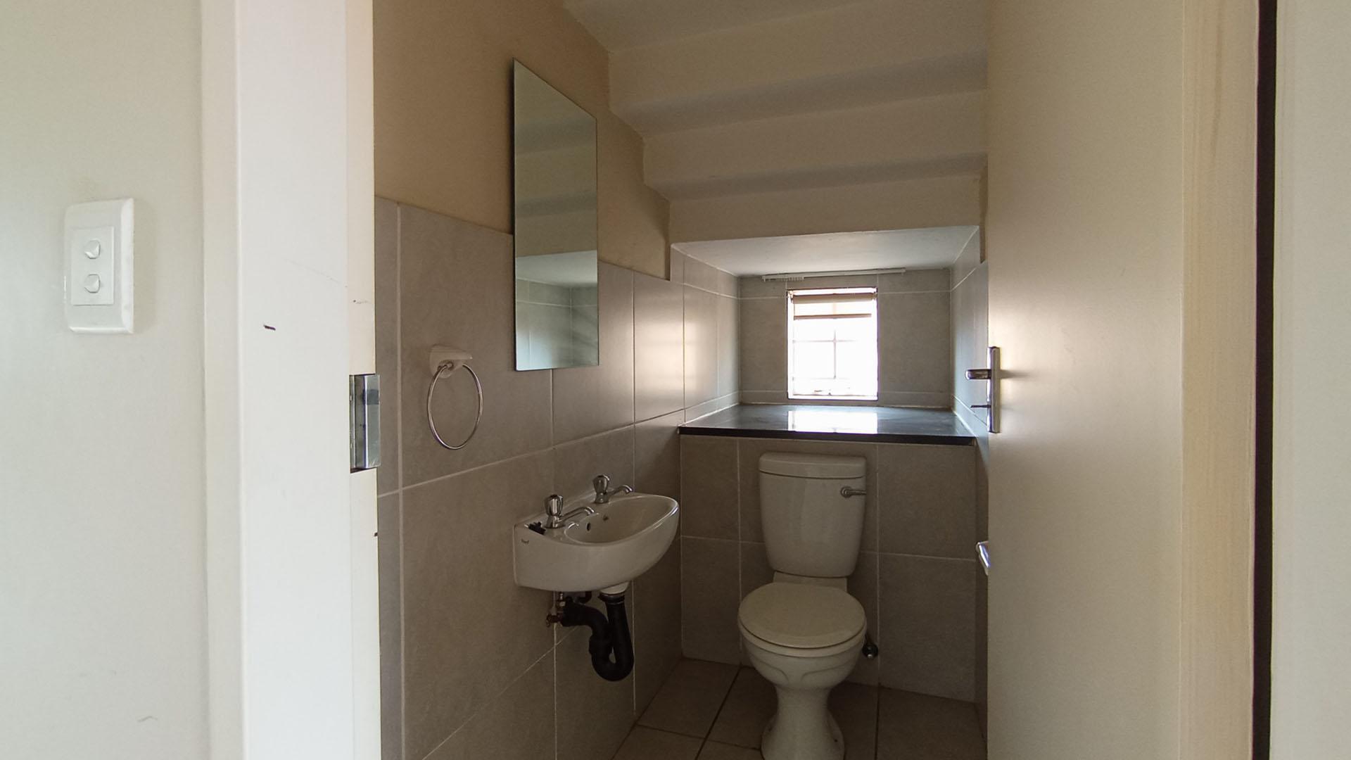 Guest Toilet - 3 square meters of property in Equestria