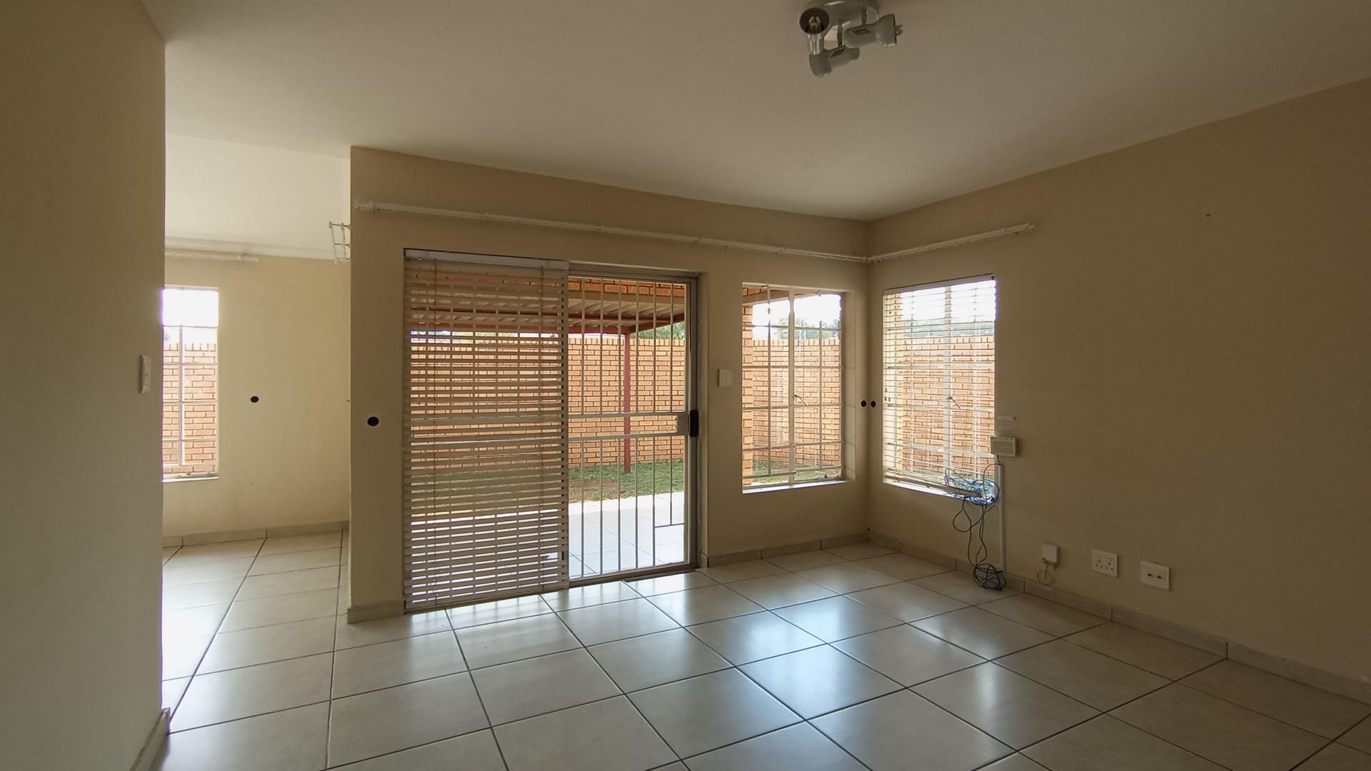 Lounges - 15 square meters of property in Equestria