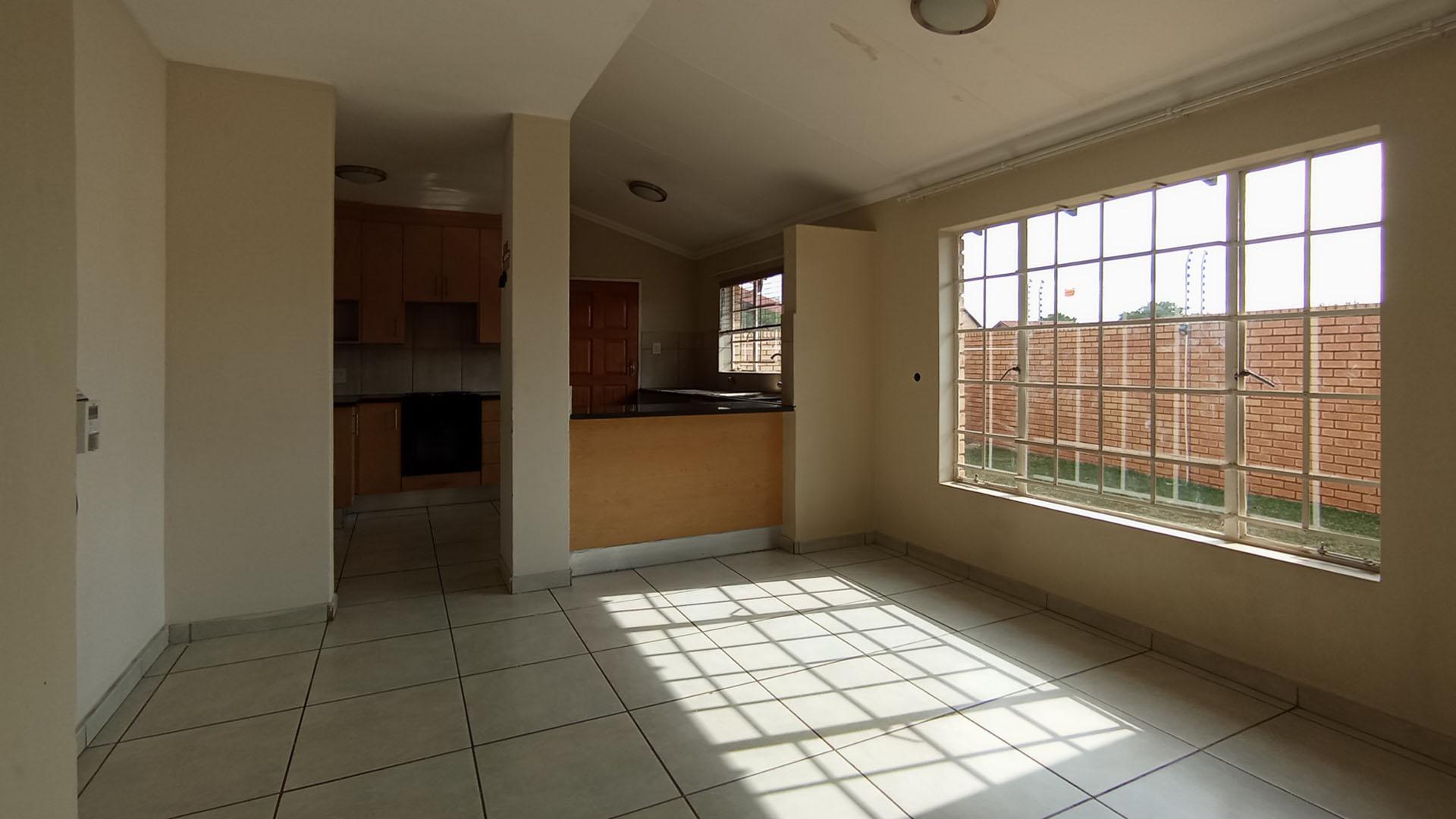 Dining Room - 13 square meters of property in Equestria