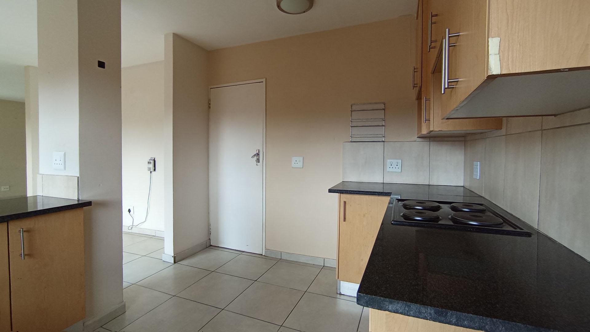 Kitchen - 11 square meters of property in Equestria