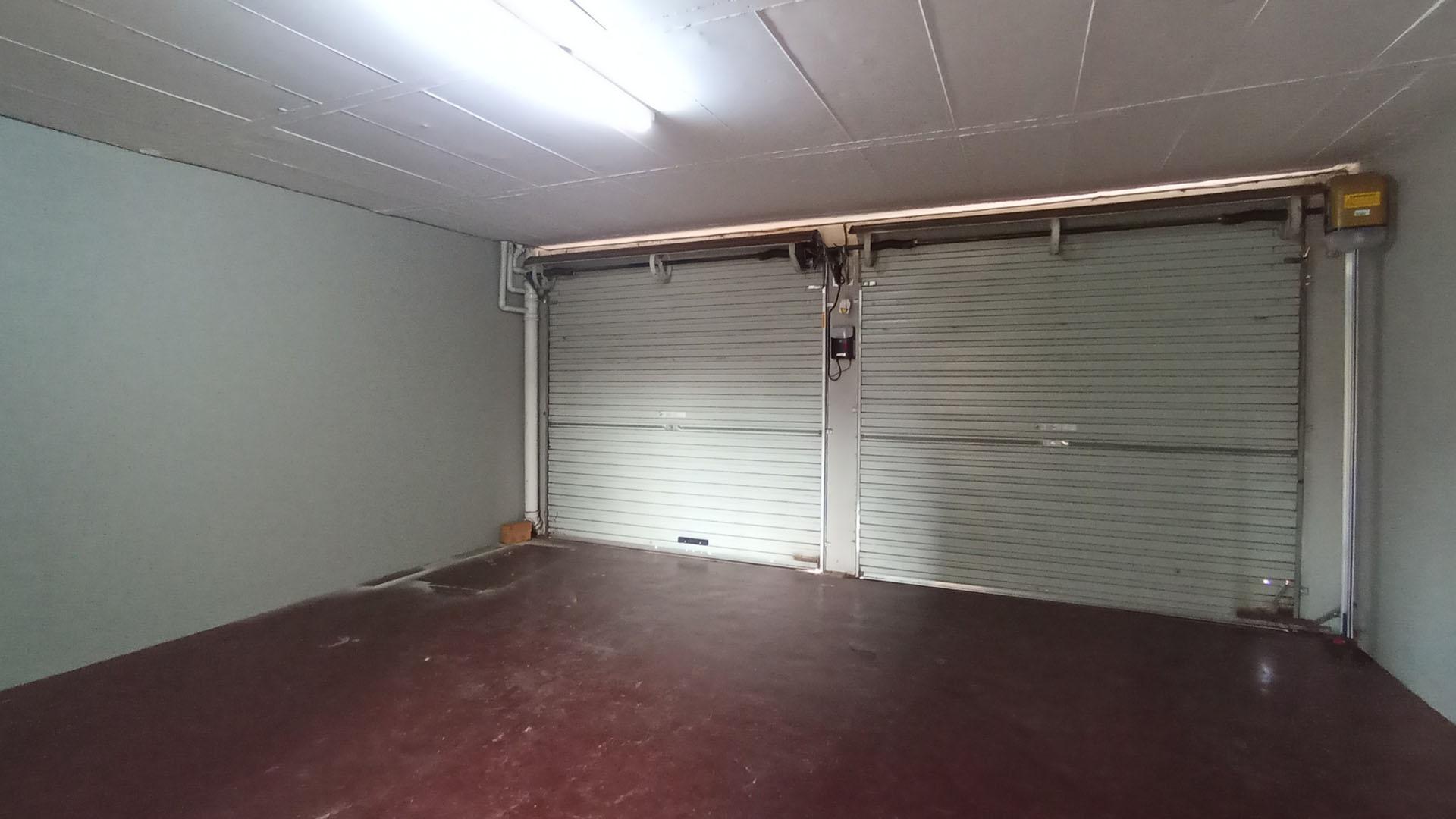 Garage - 30 square meters of property in Equestria