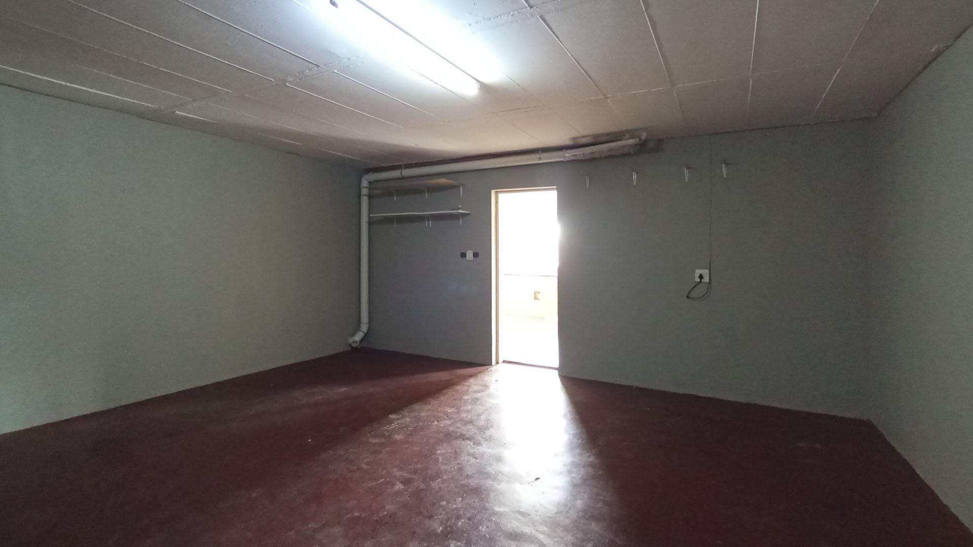 Garage - 30 square meters of property in Equestria