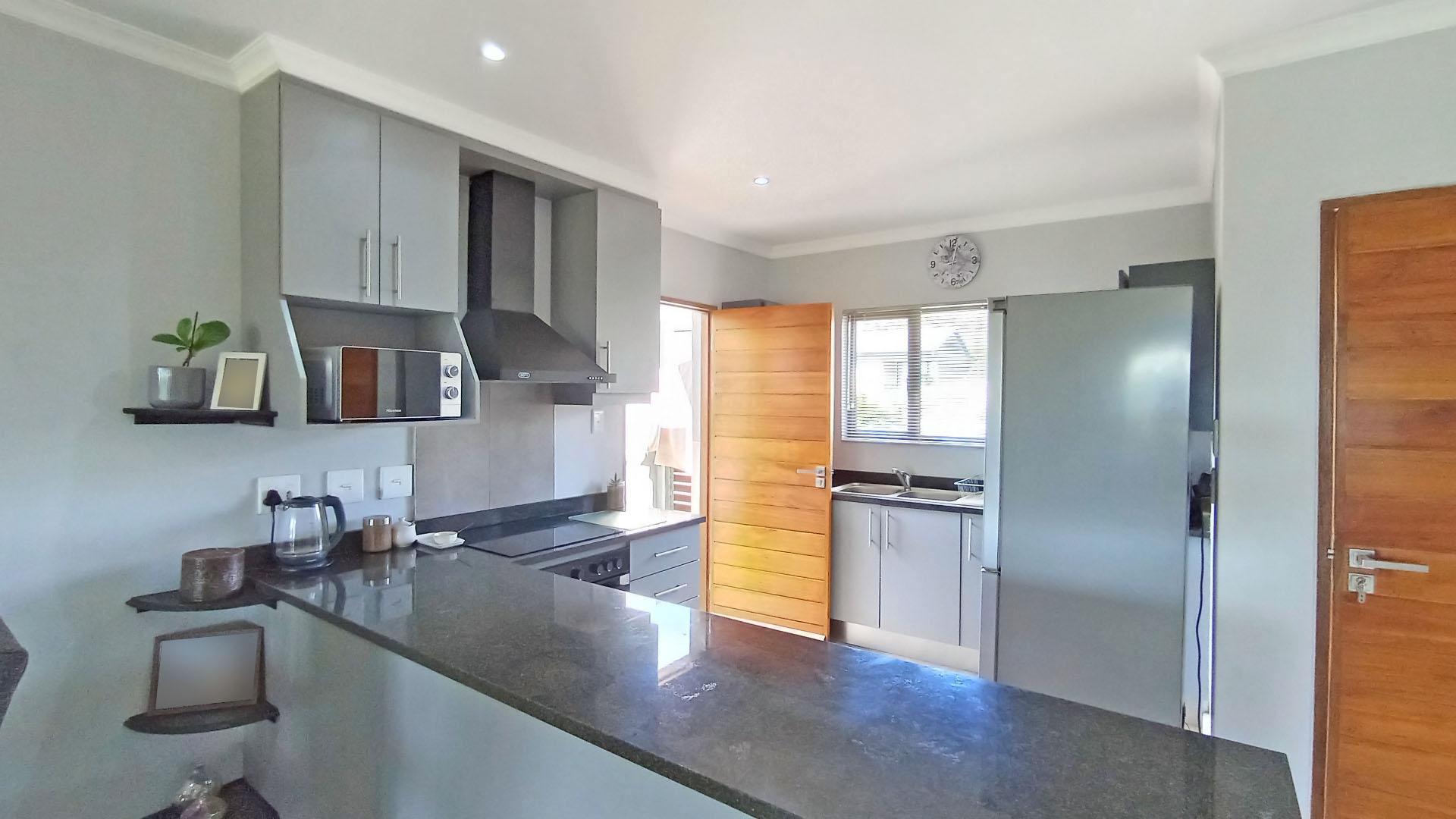Kitchen - 11 square meters of property in Hayfields