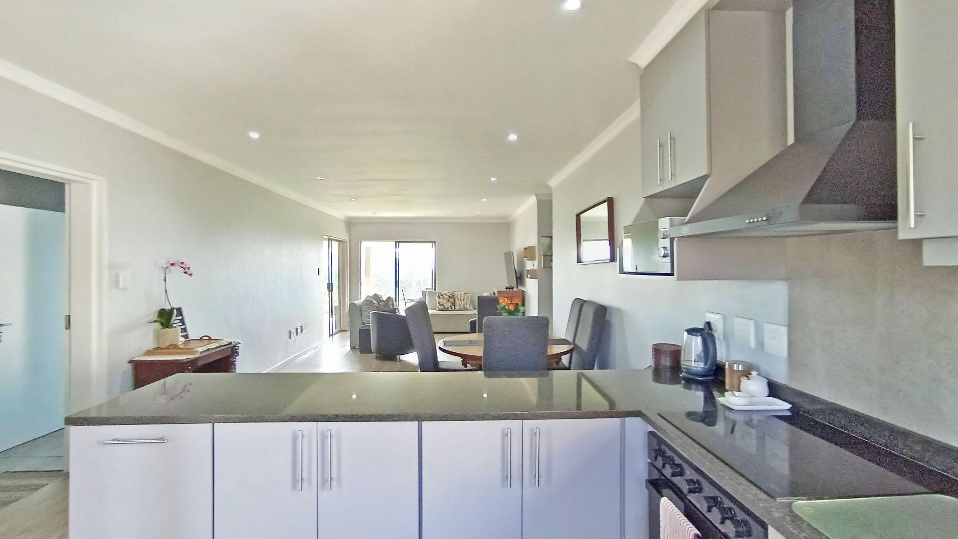 Kitchen - 11 square meters of property in Hayfields