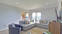 Lounges - 21 square meters of property in Hayfields