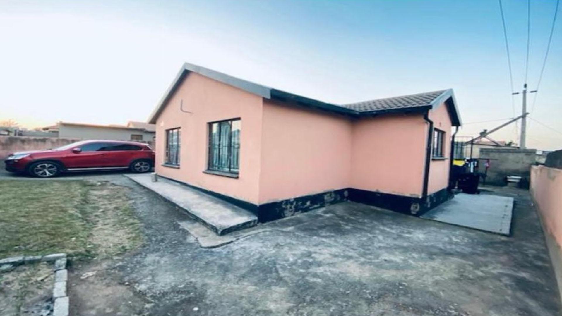 Front View of property in Ebony Park