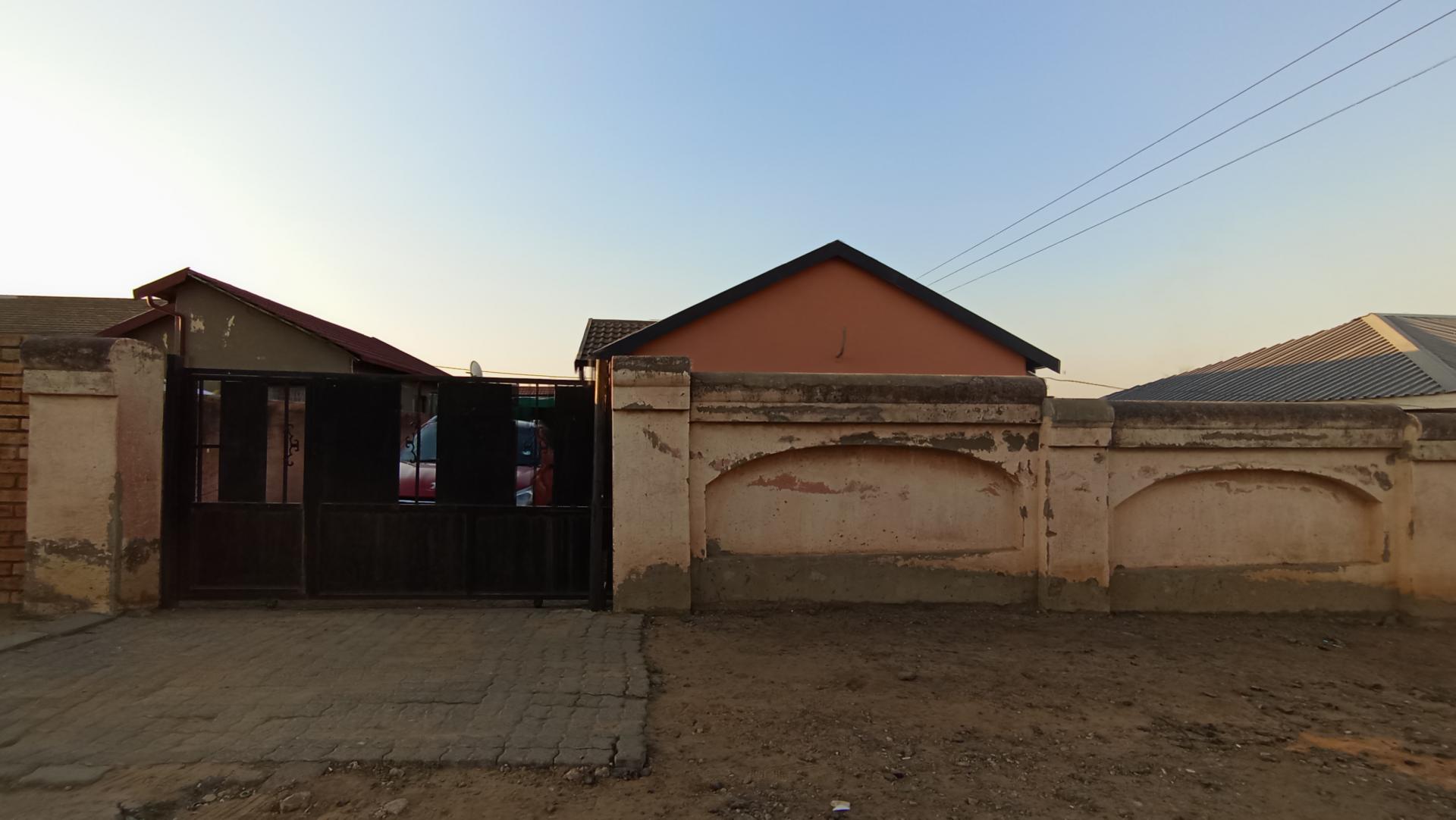 Front View of property in Ebony Park