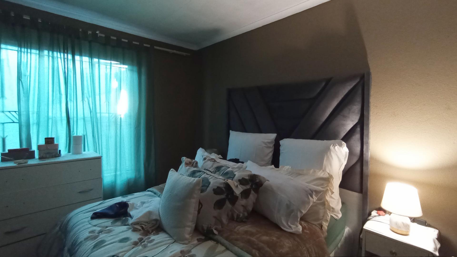 Bed Room 3 - 15 square meters of property in Ebony Park