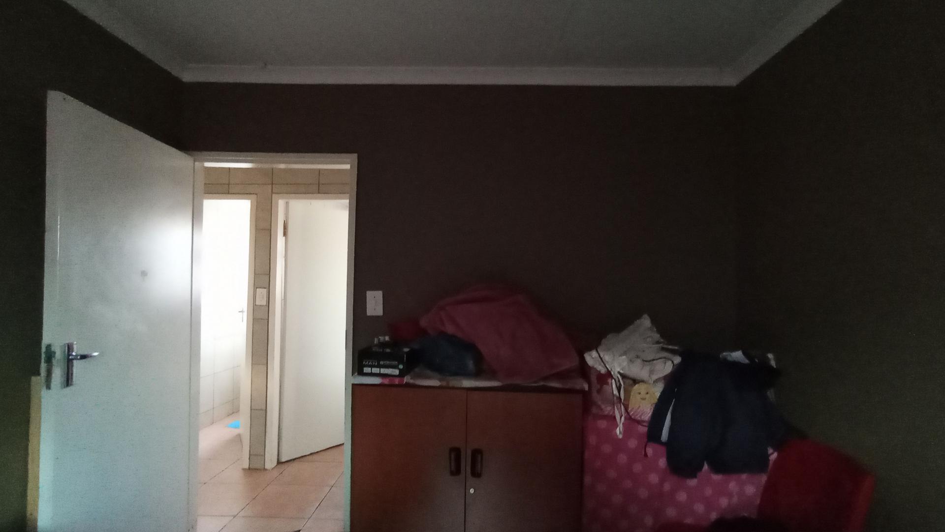 Bed Room 2 - 9 square meters of property in Ebony Park