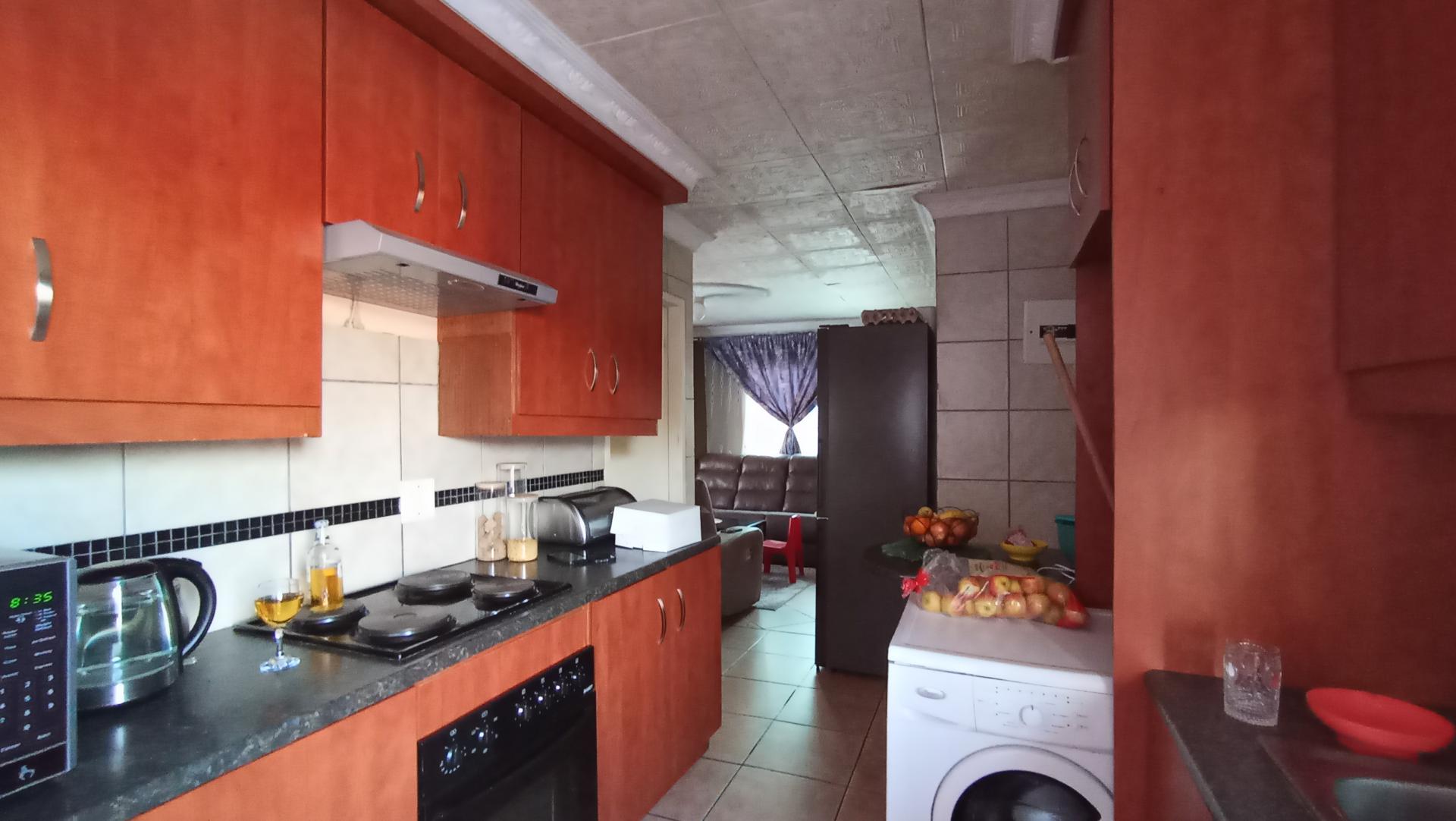 Kitchen - 11 square meters of property in Ebony Park