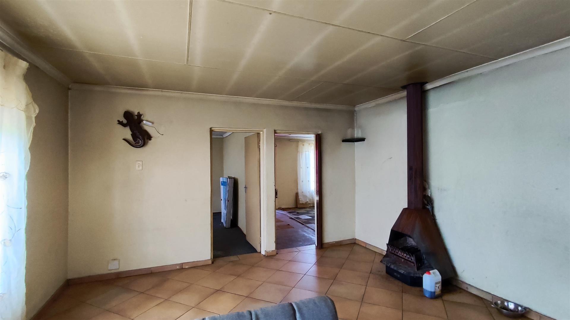 Lounges - 26 square meters of property in Lilyvale AH