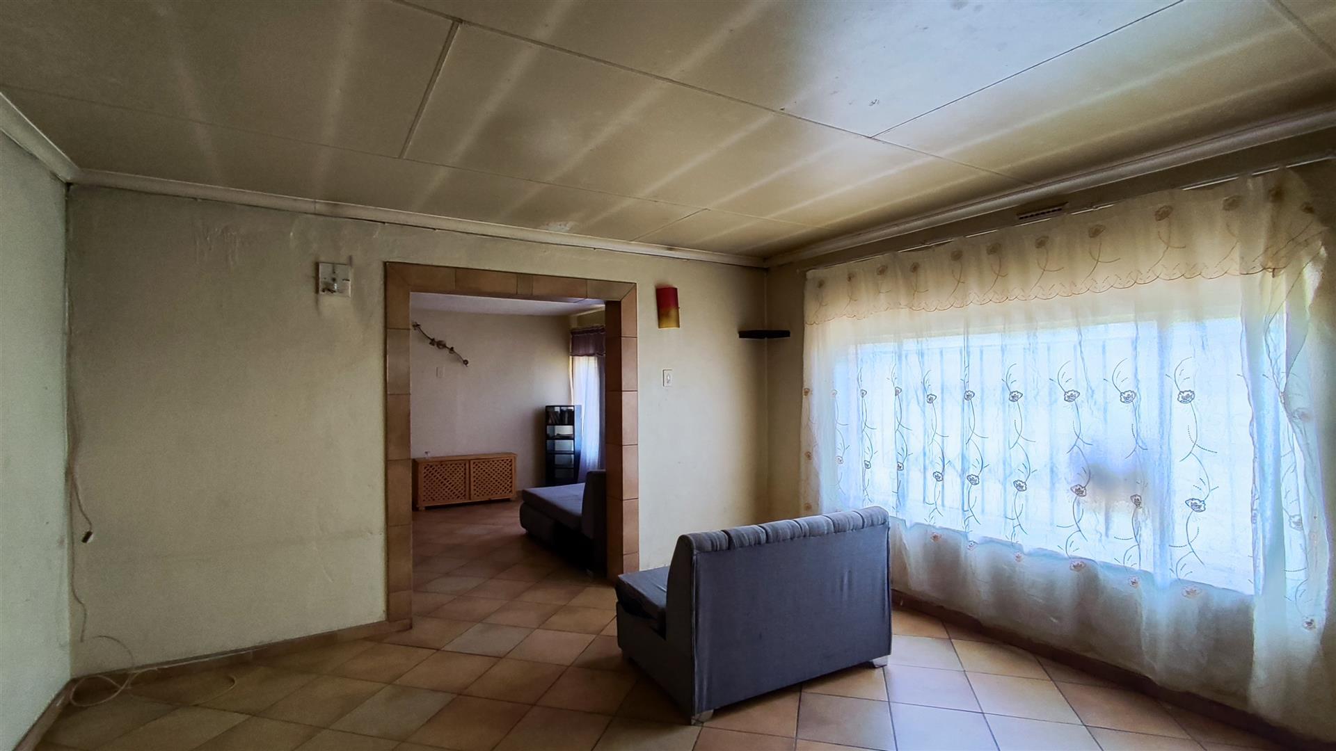 Lounges - 26 square meters of property in Lilyvale AH