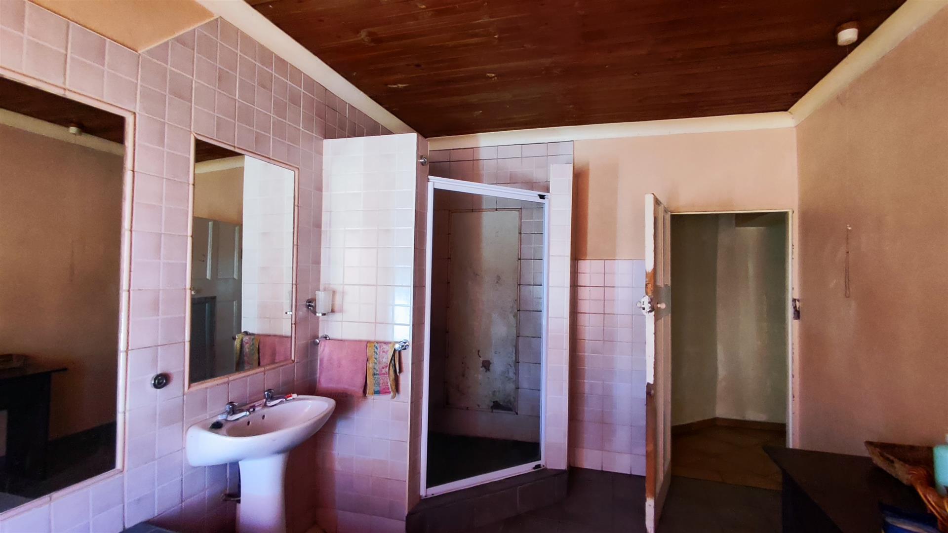 Bathroom 2 - 15 square meters of property in Lilyvale AH