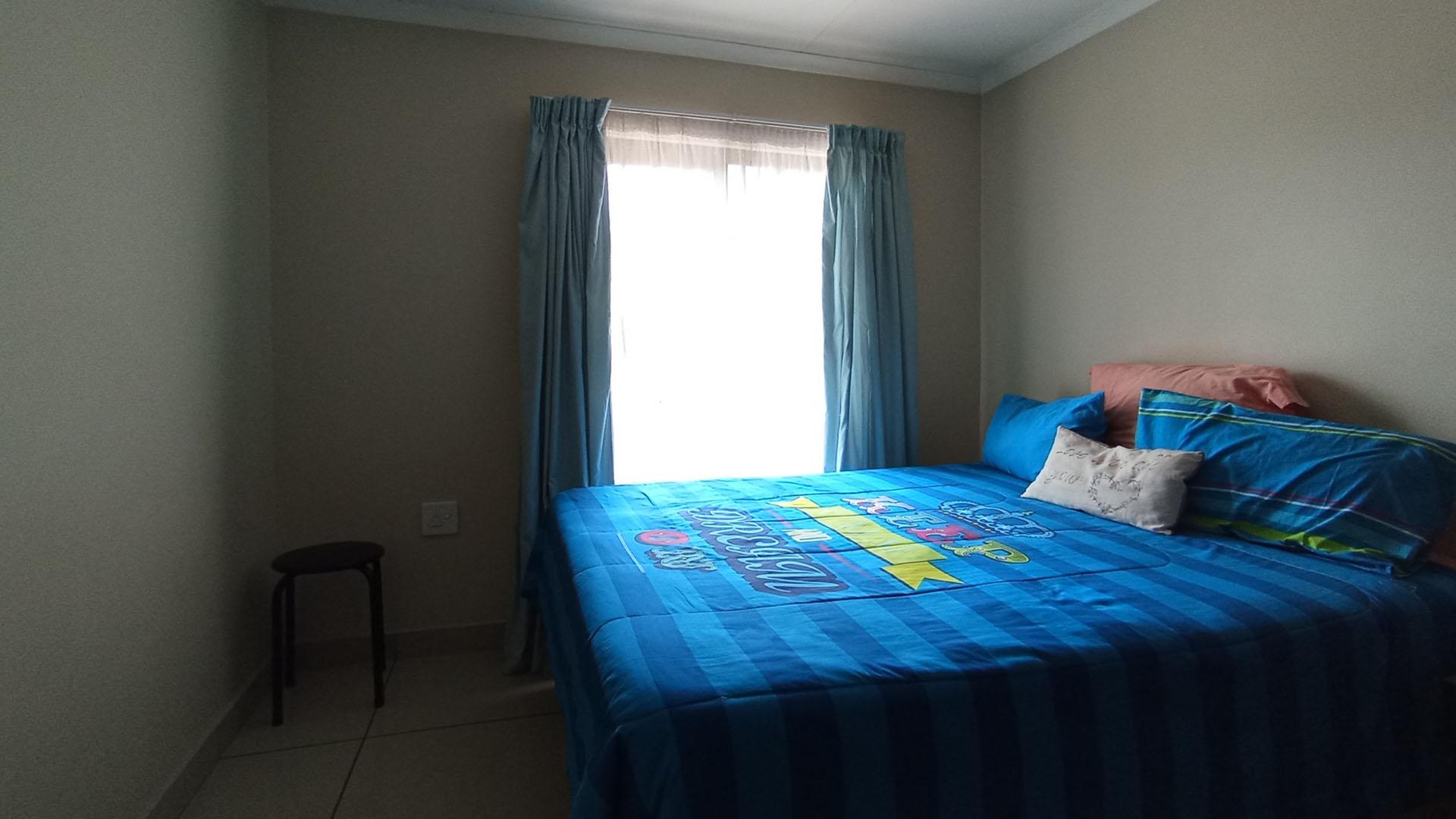 Bed Room 1 - 11 square meters of property in Eldorette