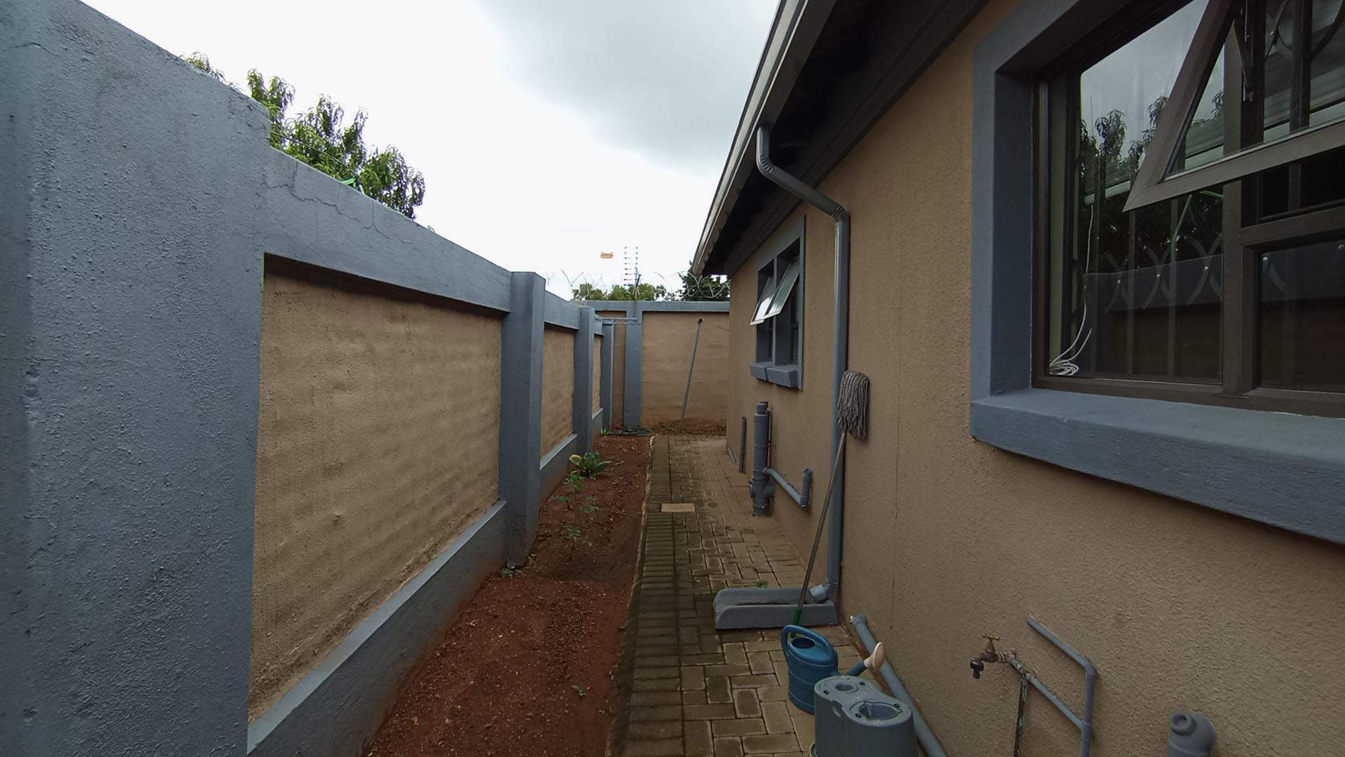 Backyard of property in Eldorette