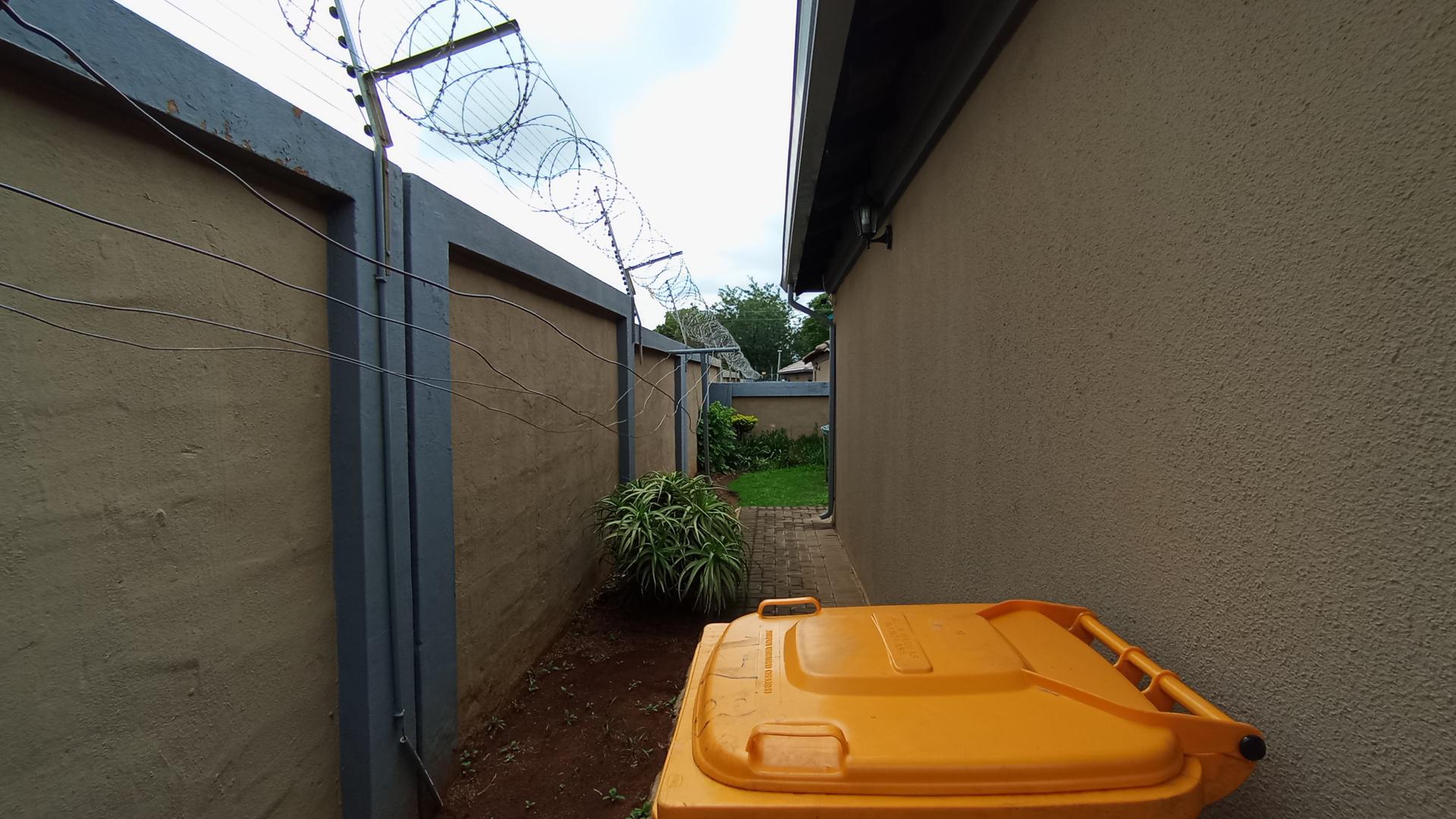 Backyard of property in Eldorette