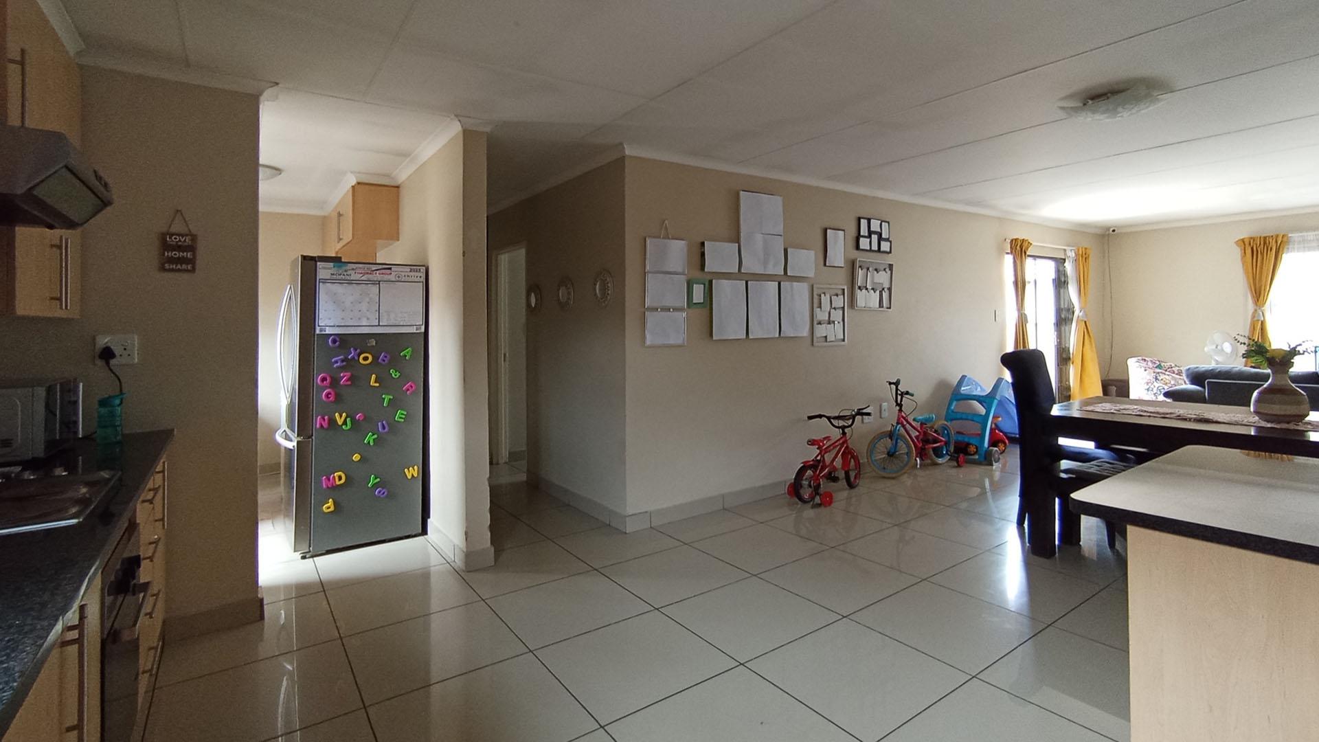 Kitchen - 13 square meters of property in Eldorette