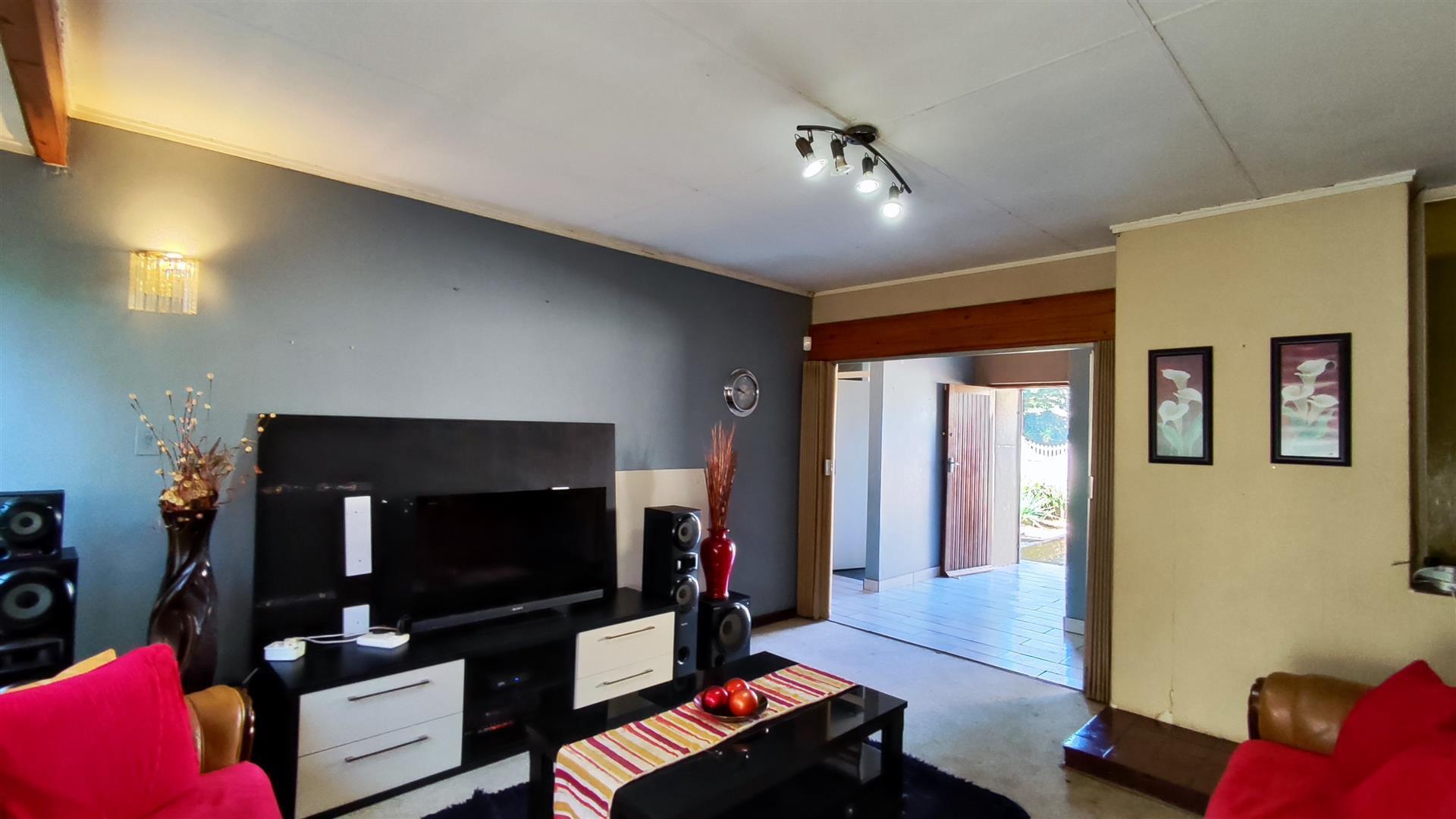 Lounges - 24 square meters of property in Sasolburg