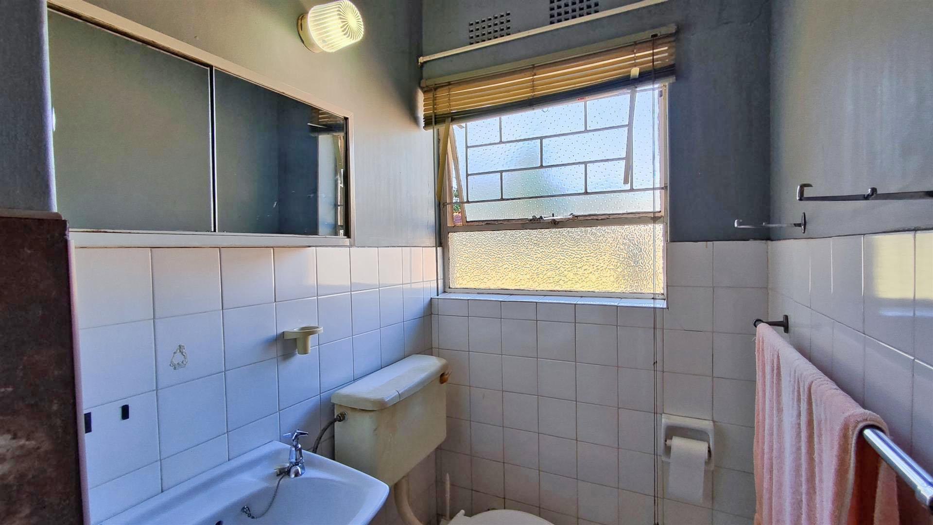 Bathroom 1 - 4 square meters of property in Sasolburg