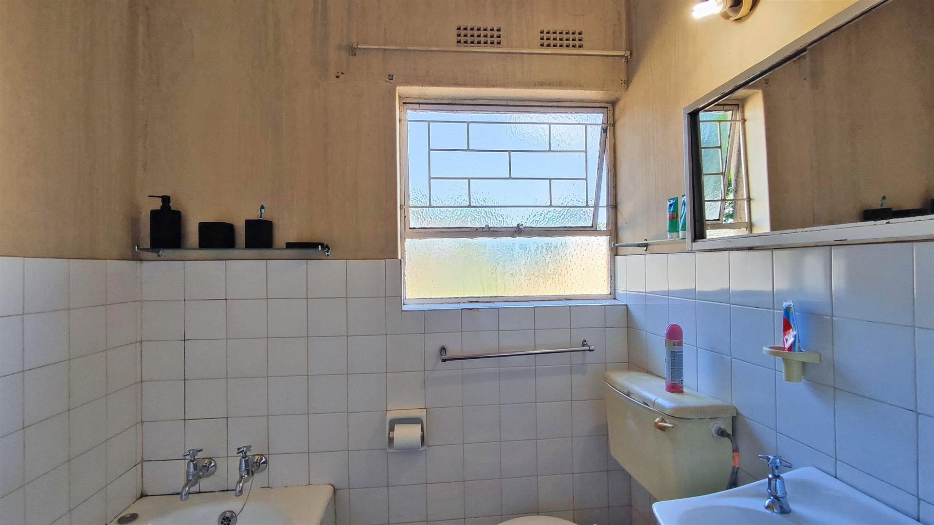 Bathroom 2 - 5 square meters of property in Sasolburg
