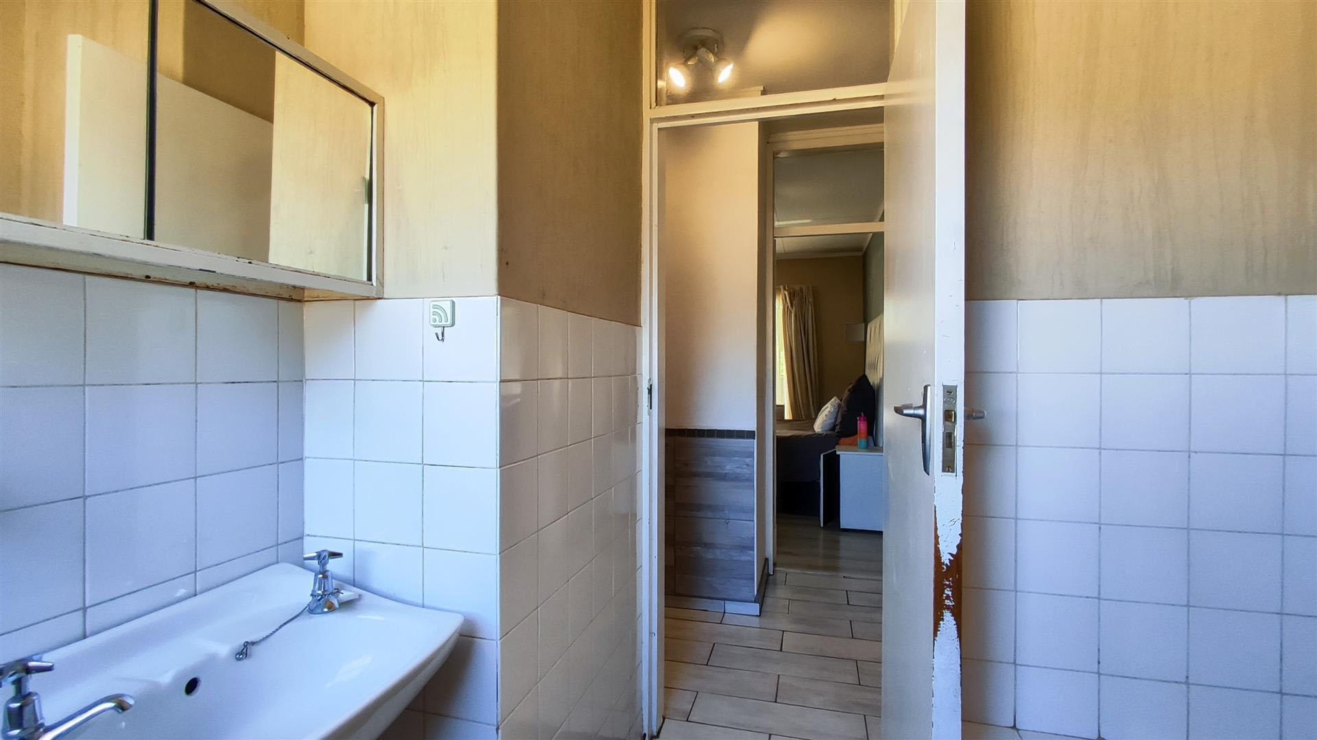 Bathroom 2 - 5 square meters of property in Sasolburg