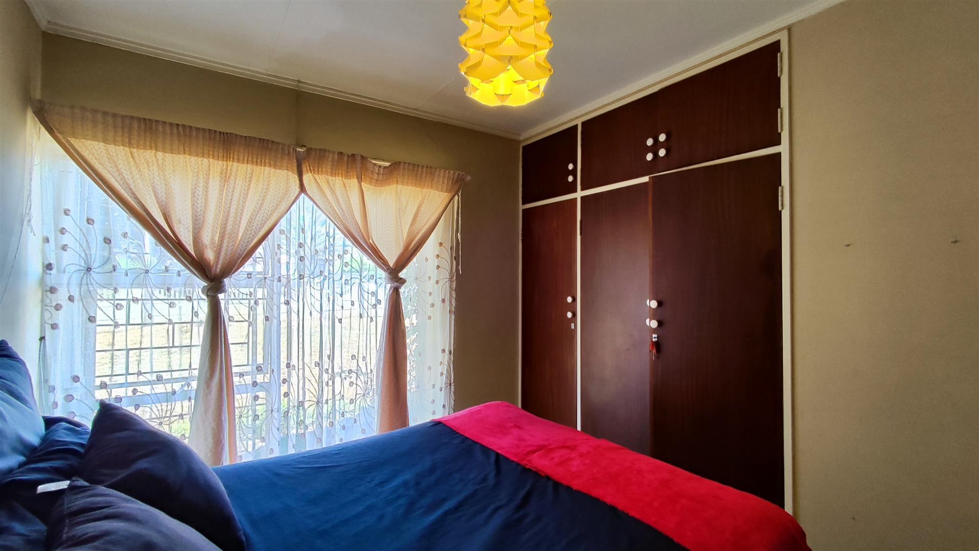 Bed Room 1 - 14 square meters of property in Sasolburg