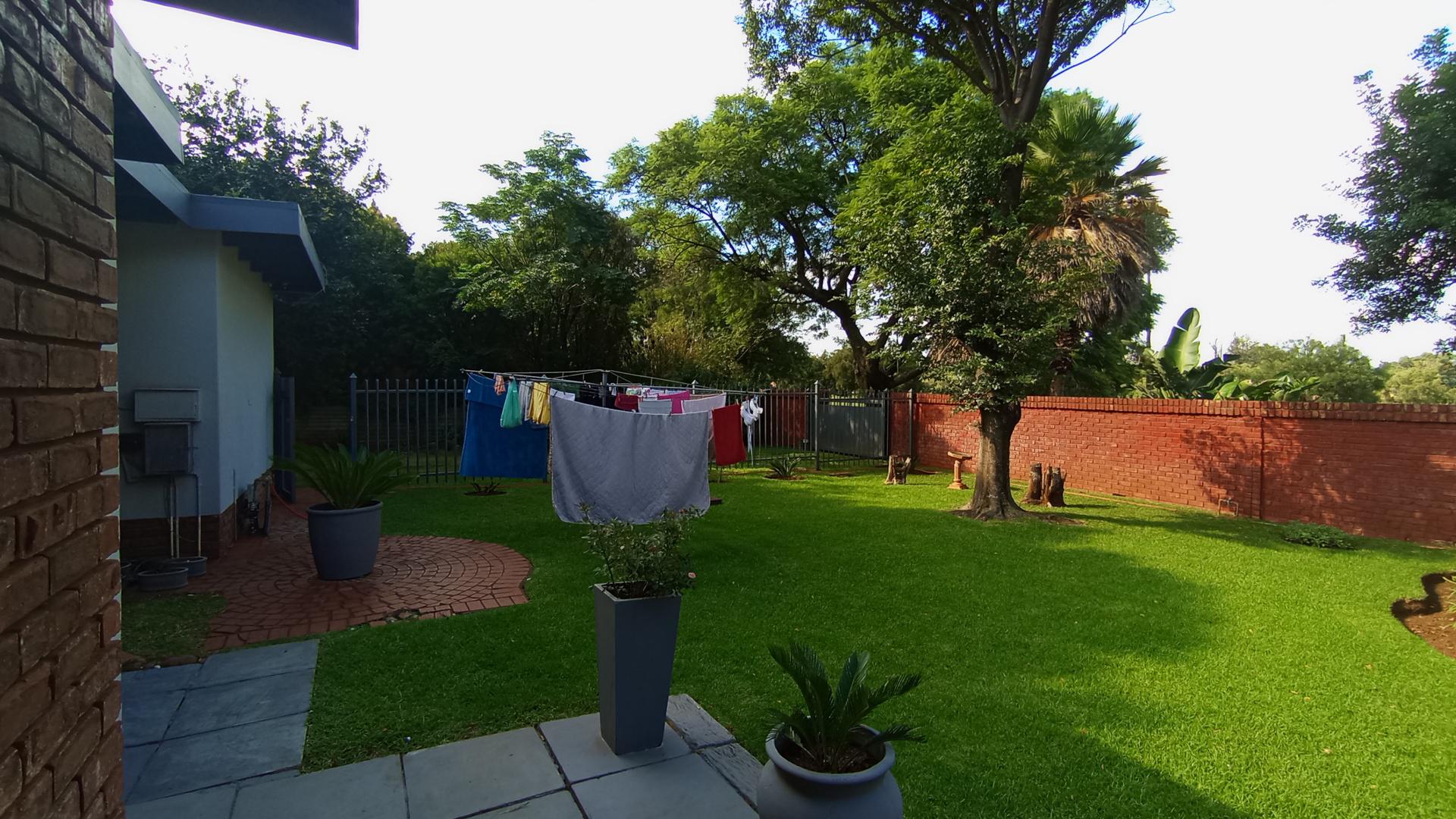 Front View of property in Valhalla