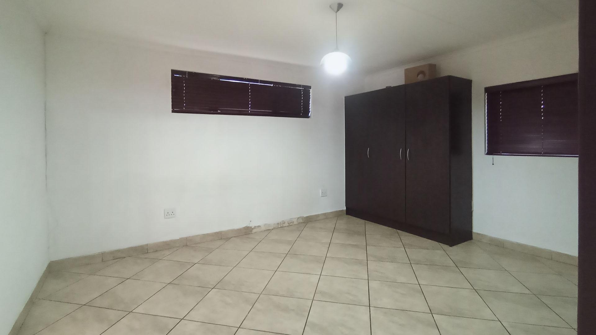 Flatlet - 66 square meters of property in Valhalla