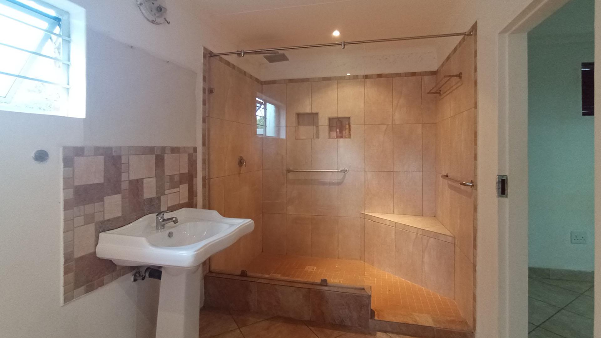 Flatlet - 66 square meters of property in Valhalla