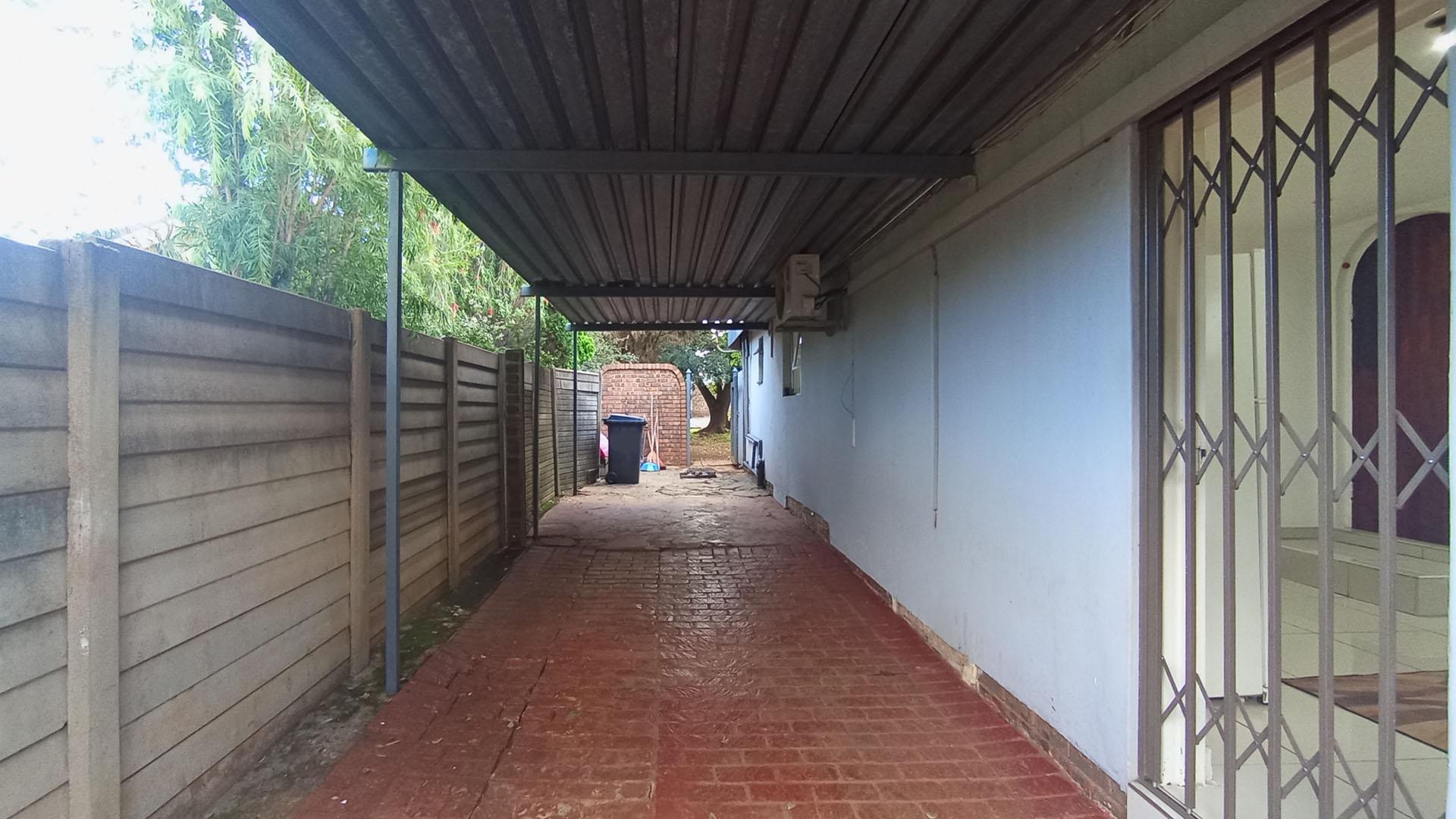 Front View of property in Valhalla