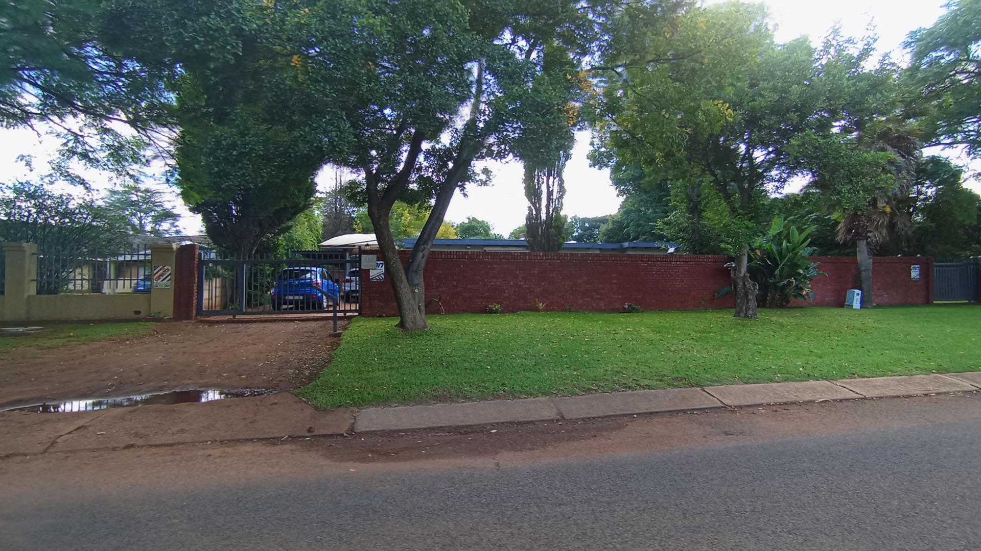 Front View of property in Valhalla