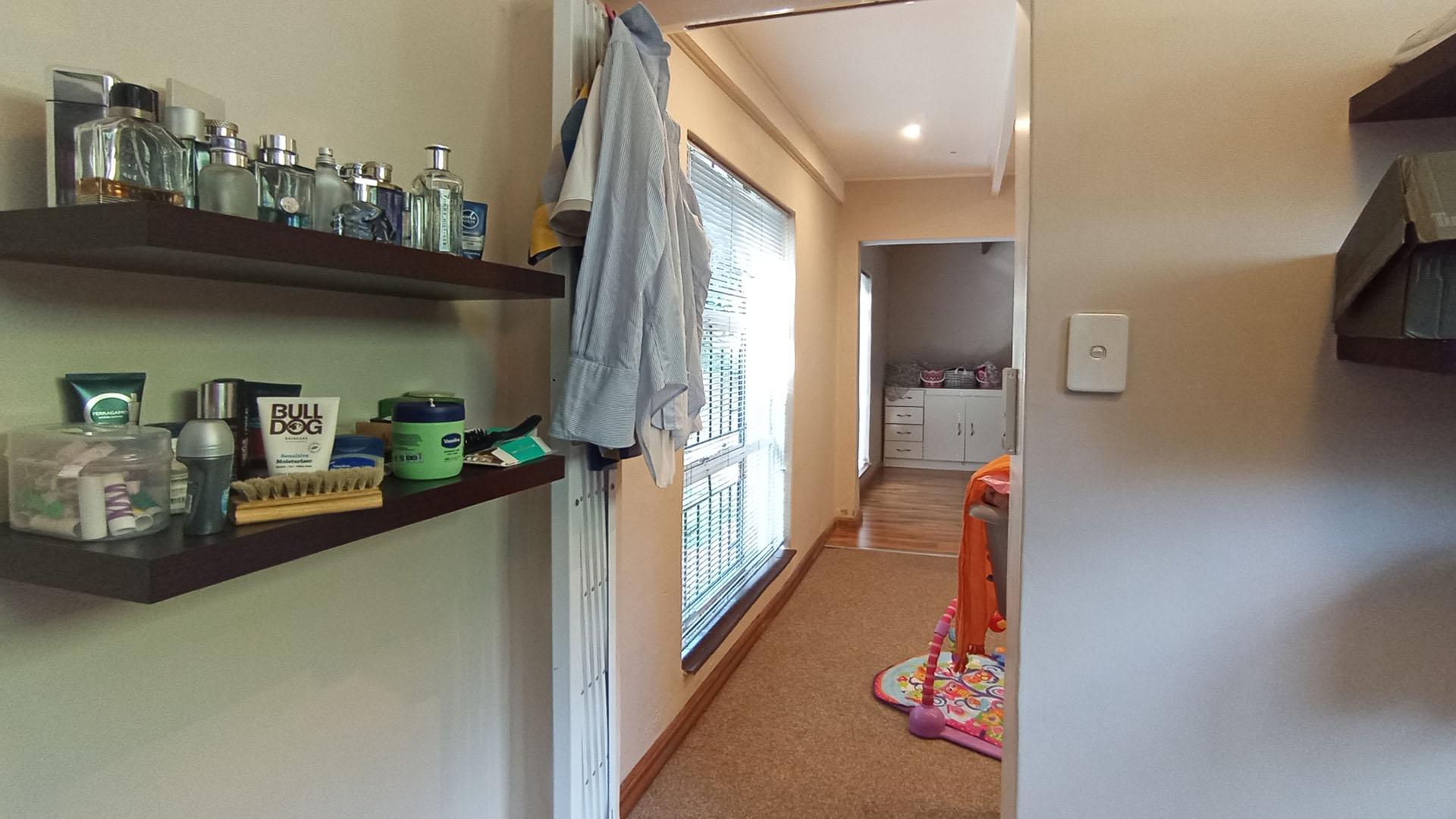 Bed Room 2 - 28 square meters of property in Valhalla