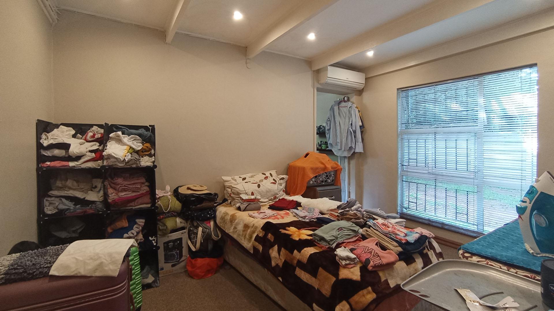 Bed Room 2 - 28 square meters of property in Valhalla