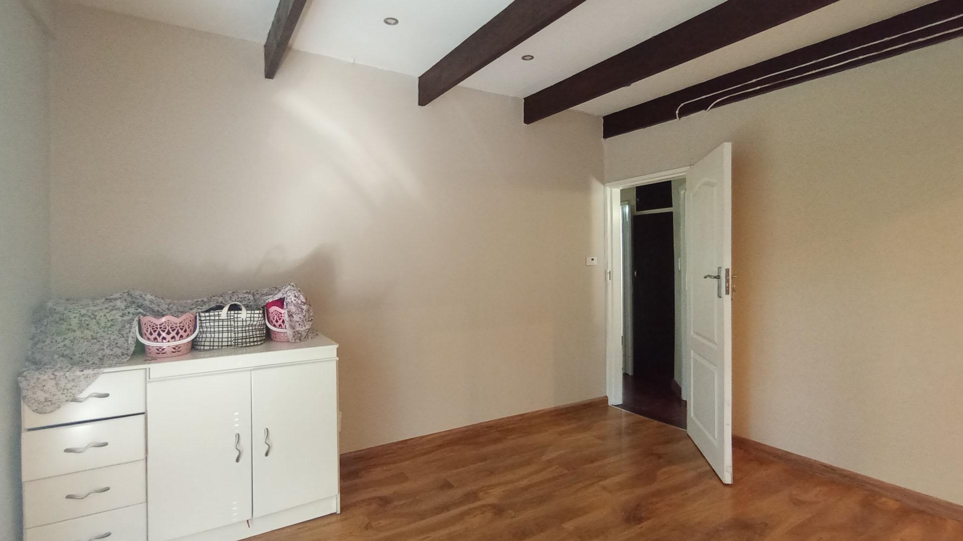 Bed Room 2 - 28 square meters of property in Valhalla