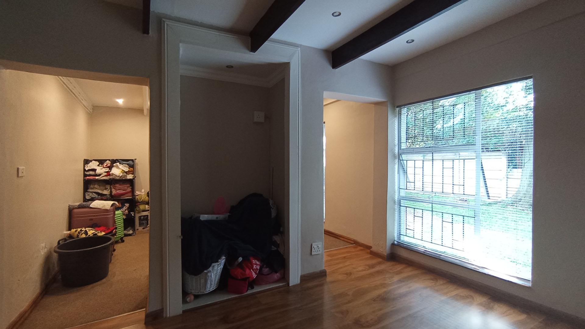 Bed Room 2 - 28 square meters of property in Valhalla