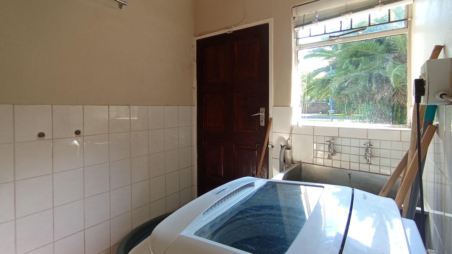 Scullery - 5 square meters of property in Valhalla