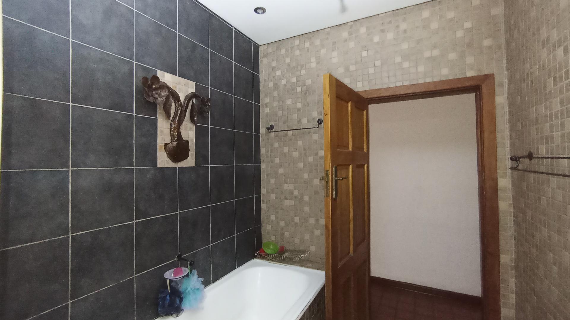 Bathroom 1 - 12 square meters of property in Pelham