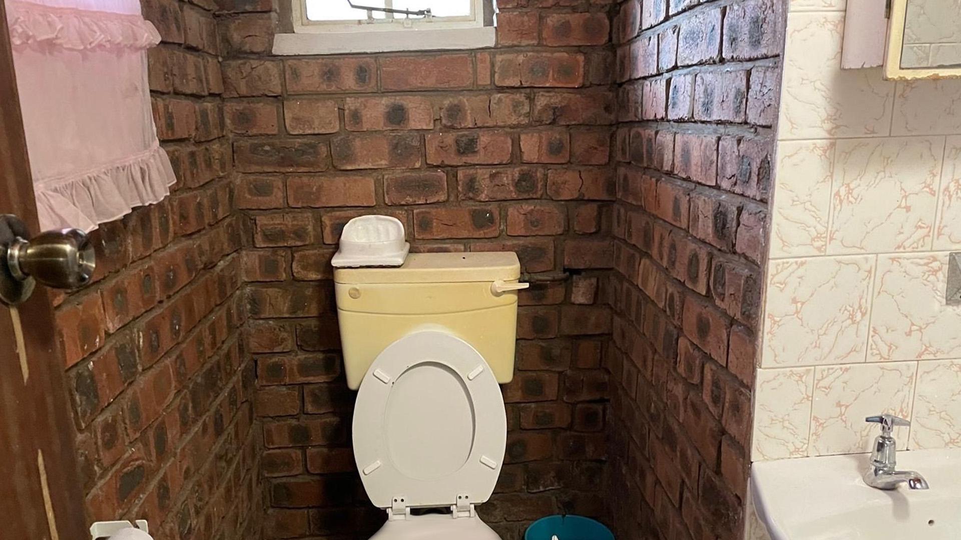 Bathroom 1 - 12 square meters of property in Pelham