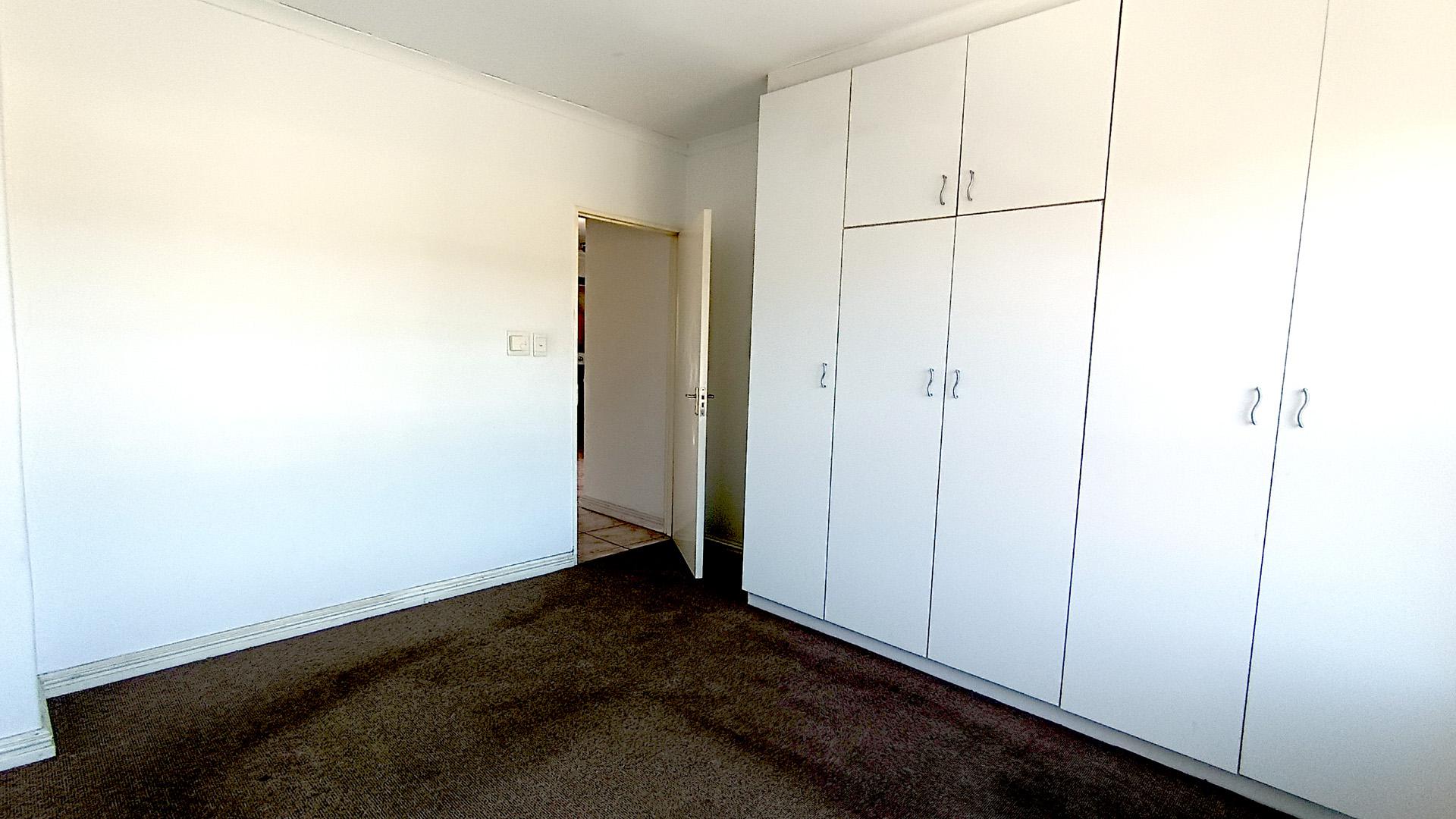 Bed Room 1 - 15 square meters of property in Tyger Falls