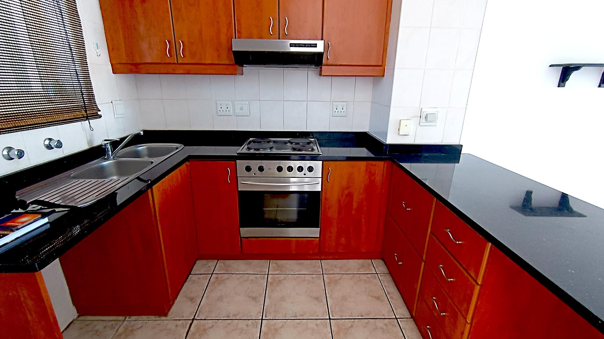 Kitchen - 12 square meters of property in Tyger Falls