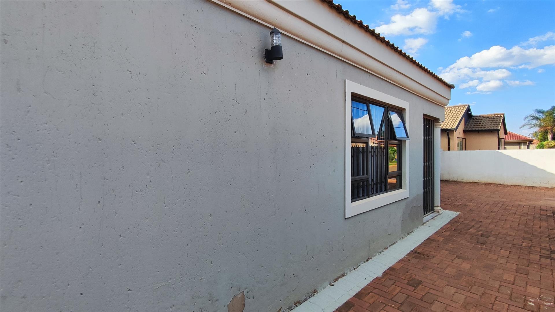 Front View of property in Vosloorus