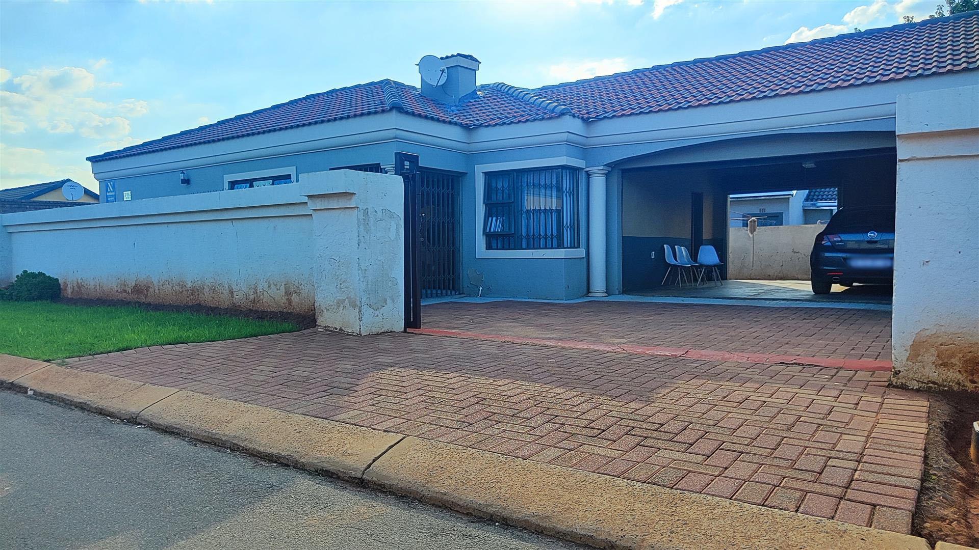 Front View of property in Vosloorus