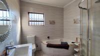 Main Bathroom - 8 square meters of property in Vosloorus