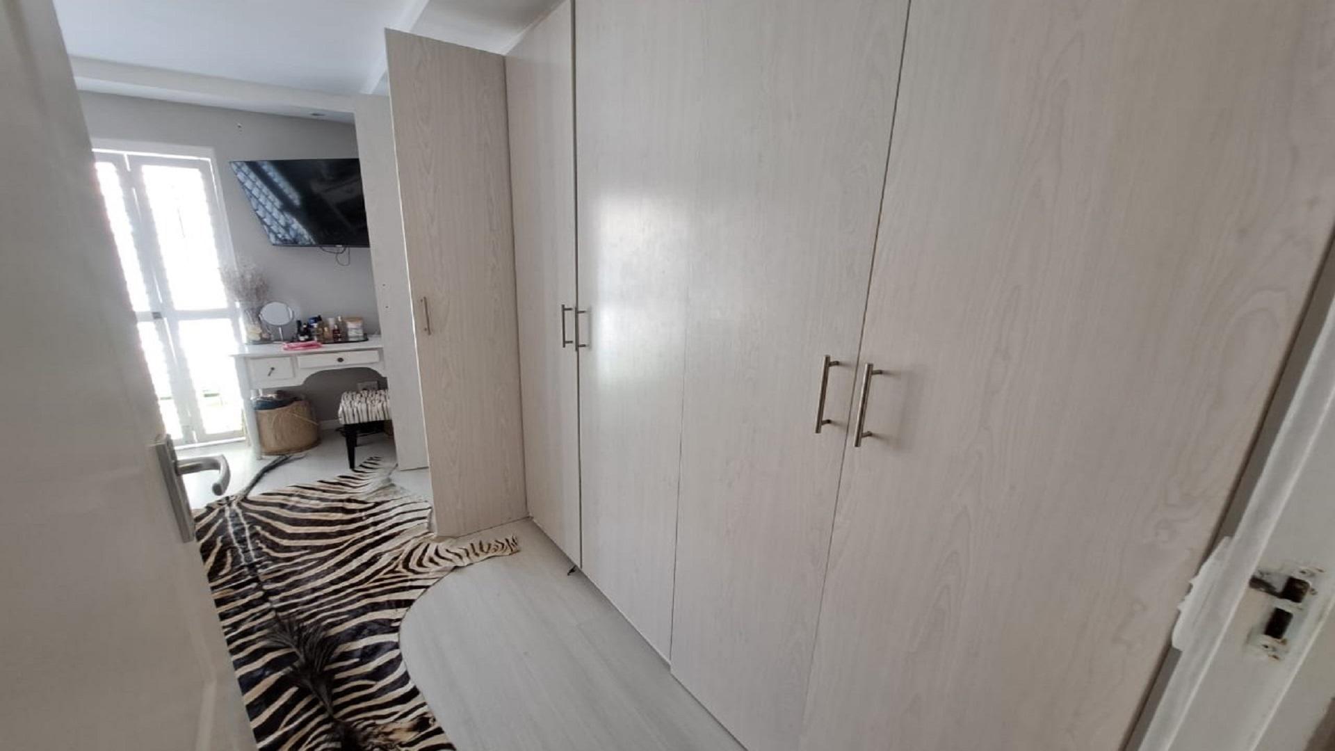 Main Bedroom of property in Capricorn