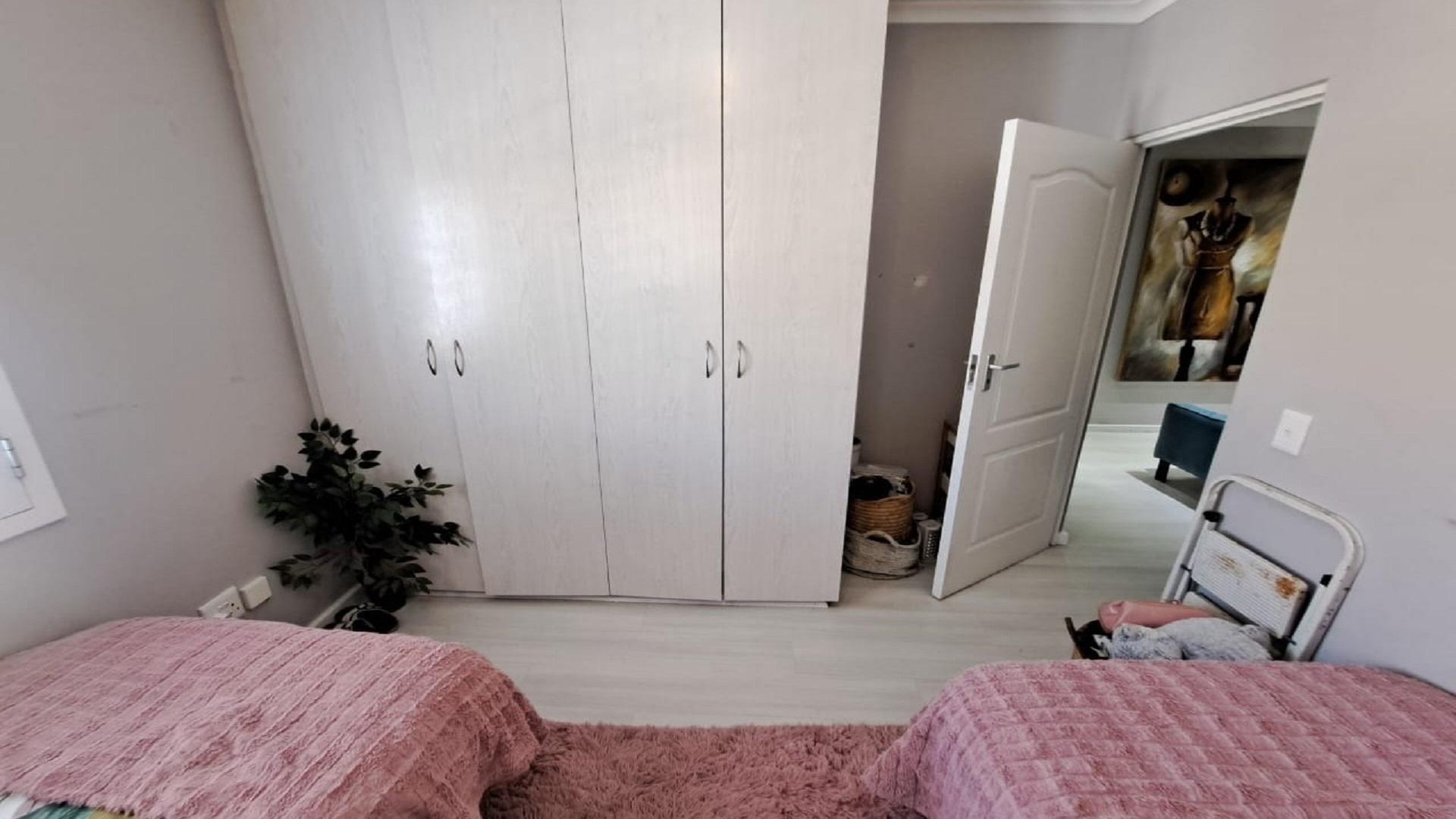 Bed Room 1 of property in Capricorn