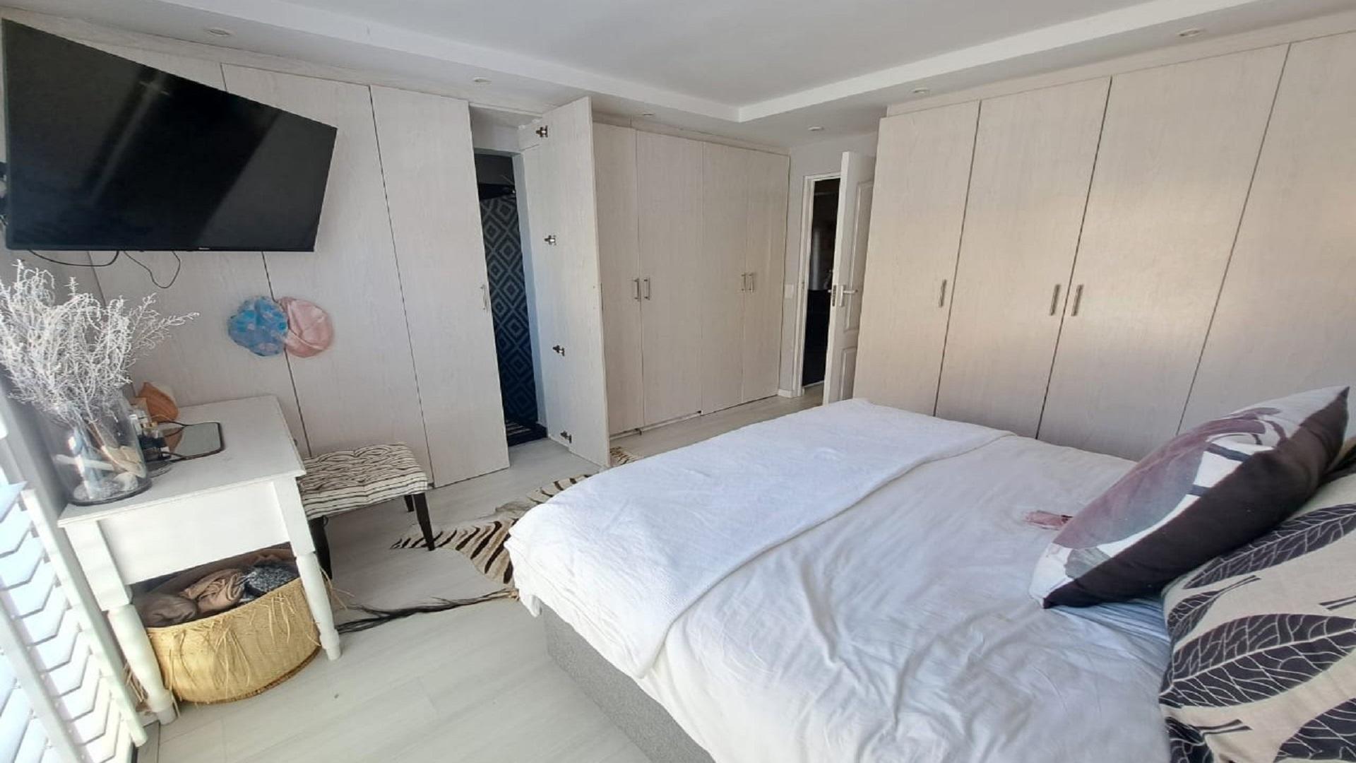 Main Bedroom of property in Capricorn