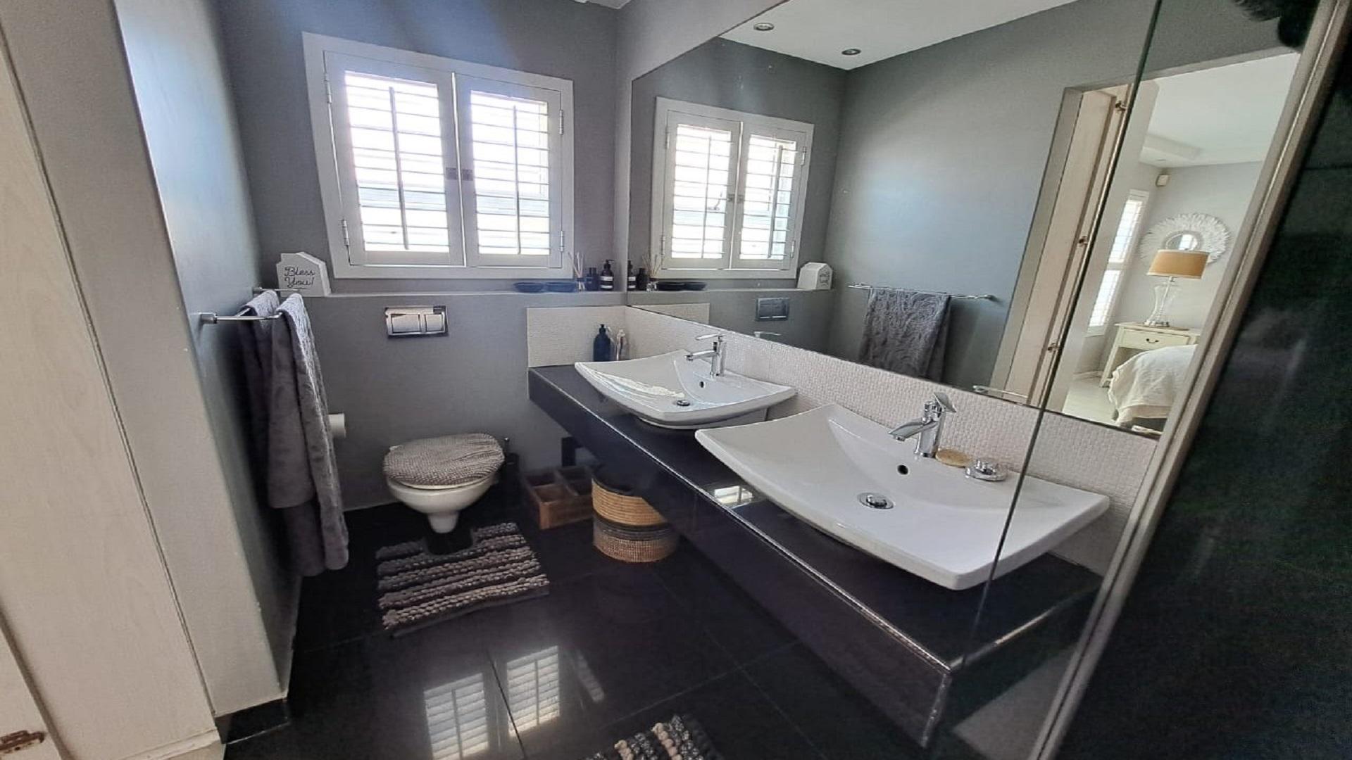 Main Bathroom of property in Capricorn