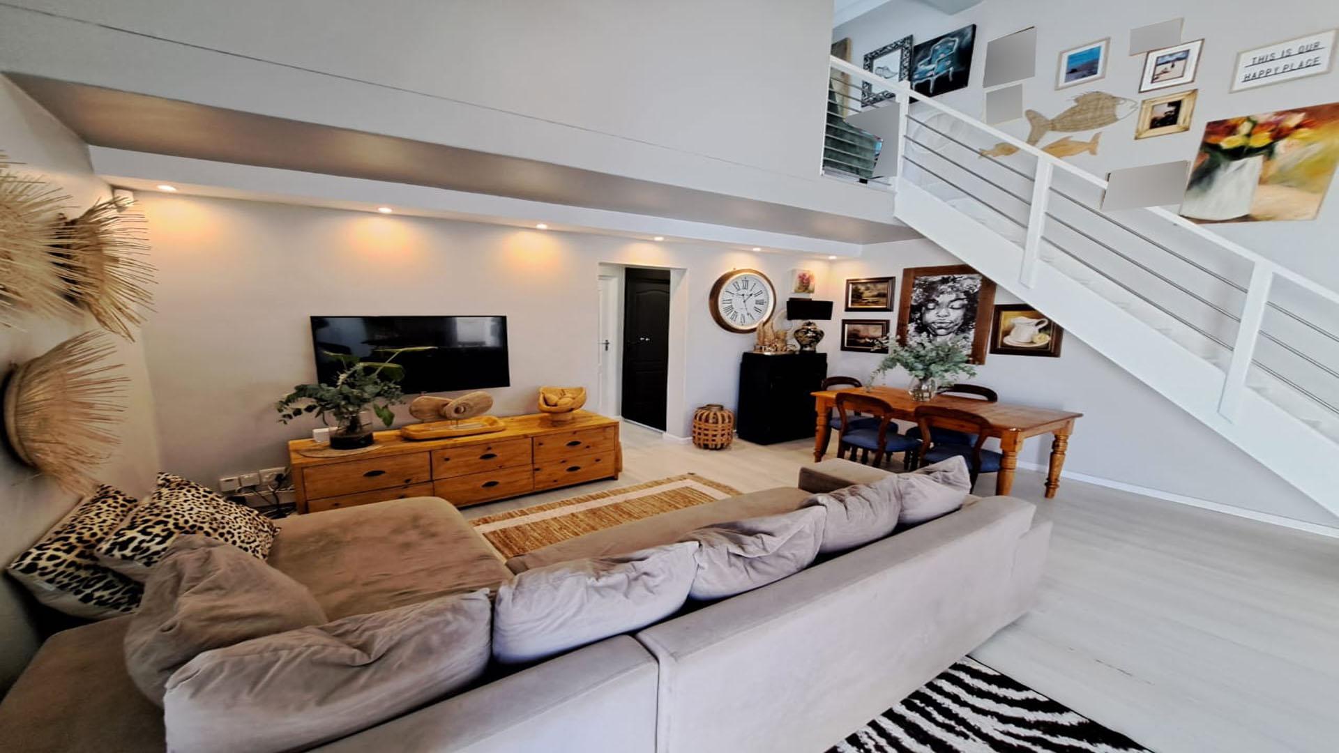 Lounges of property in Capricorn