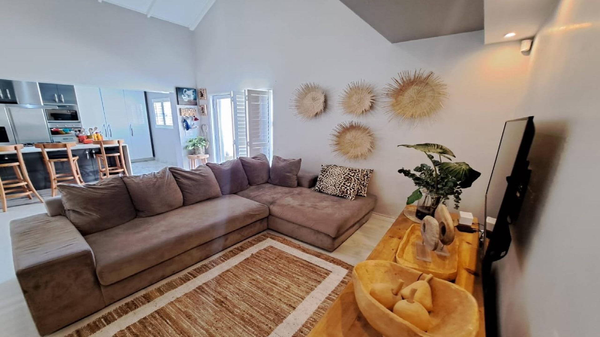 Lounges of property in Capricorn
