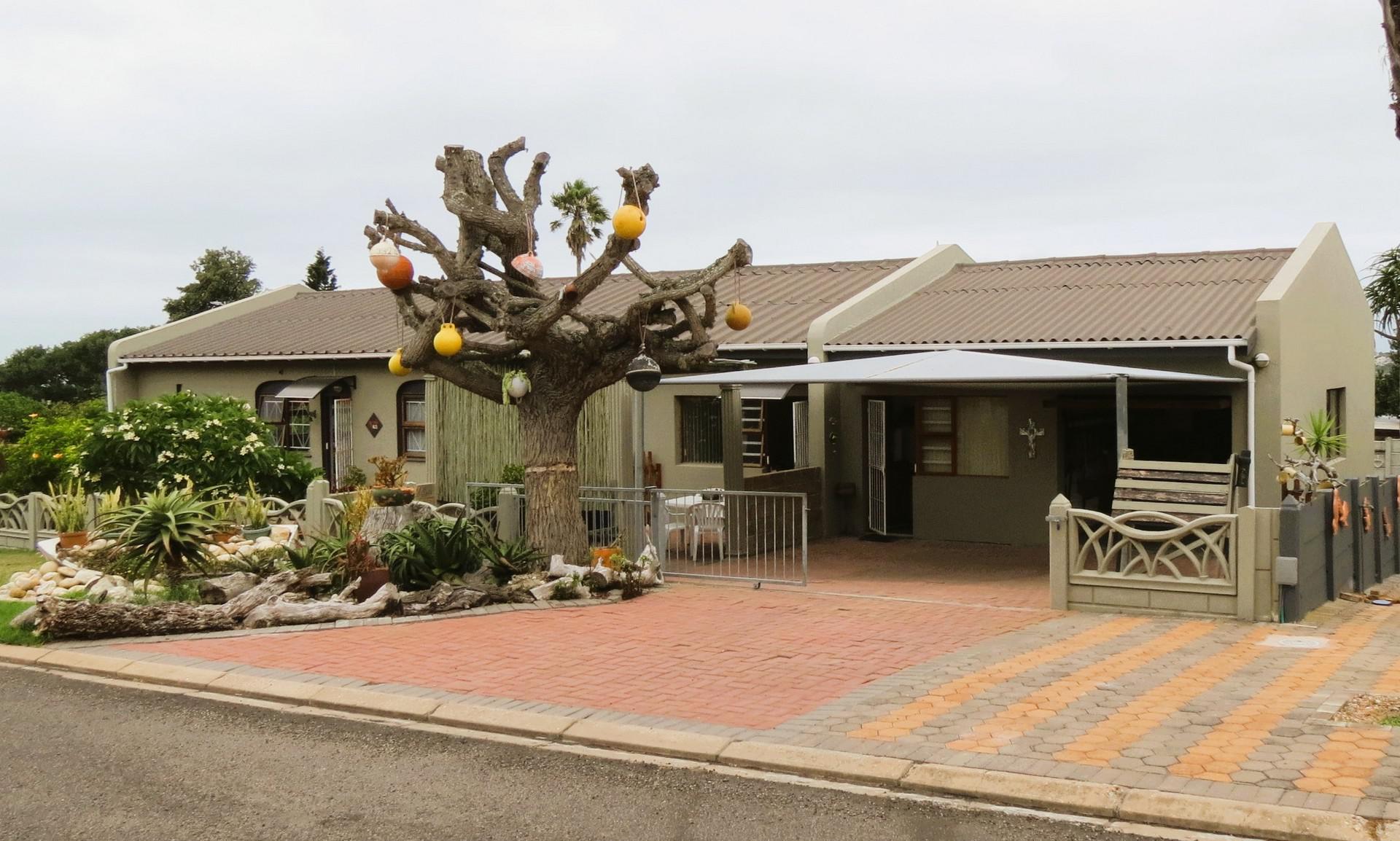  of property in Stilbaai (Still Bay)